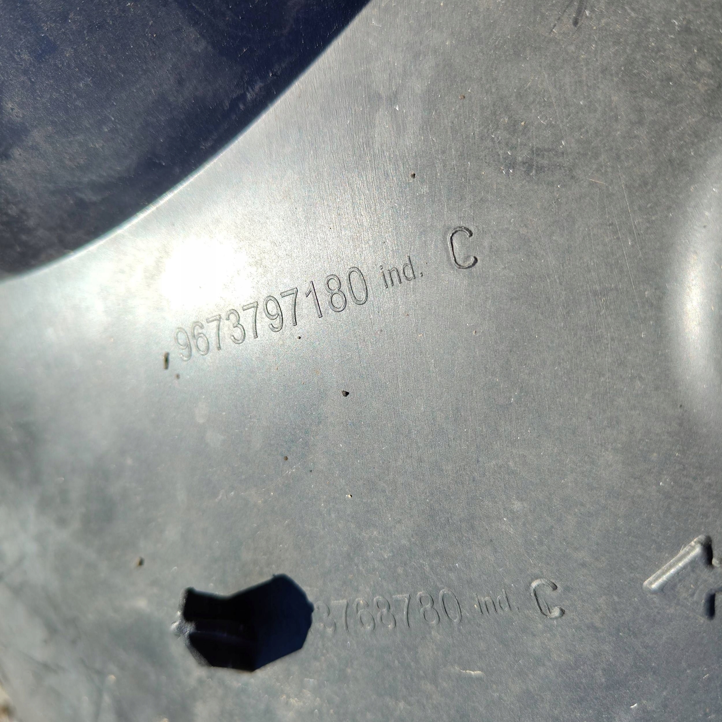 Peugeot 208 2015 front side right mudguard front