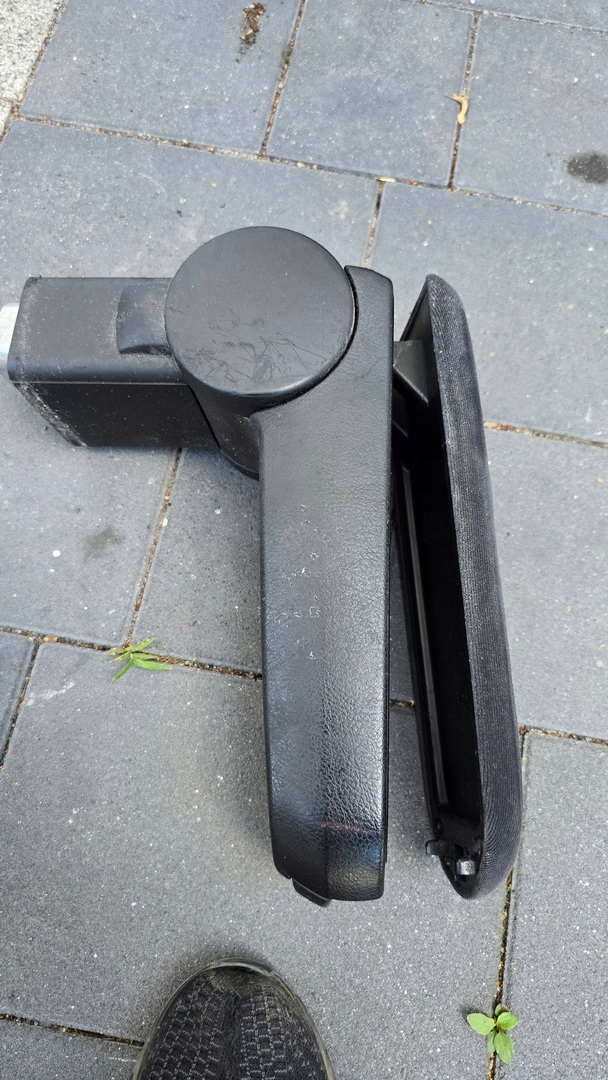 VW BORA VW GOLF 4 IV 1997-2003 PODŁOKIETNIK USZKODZONY