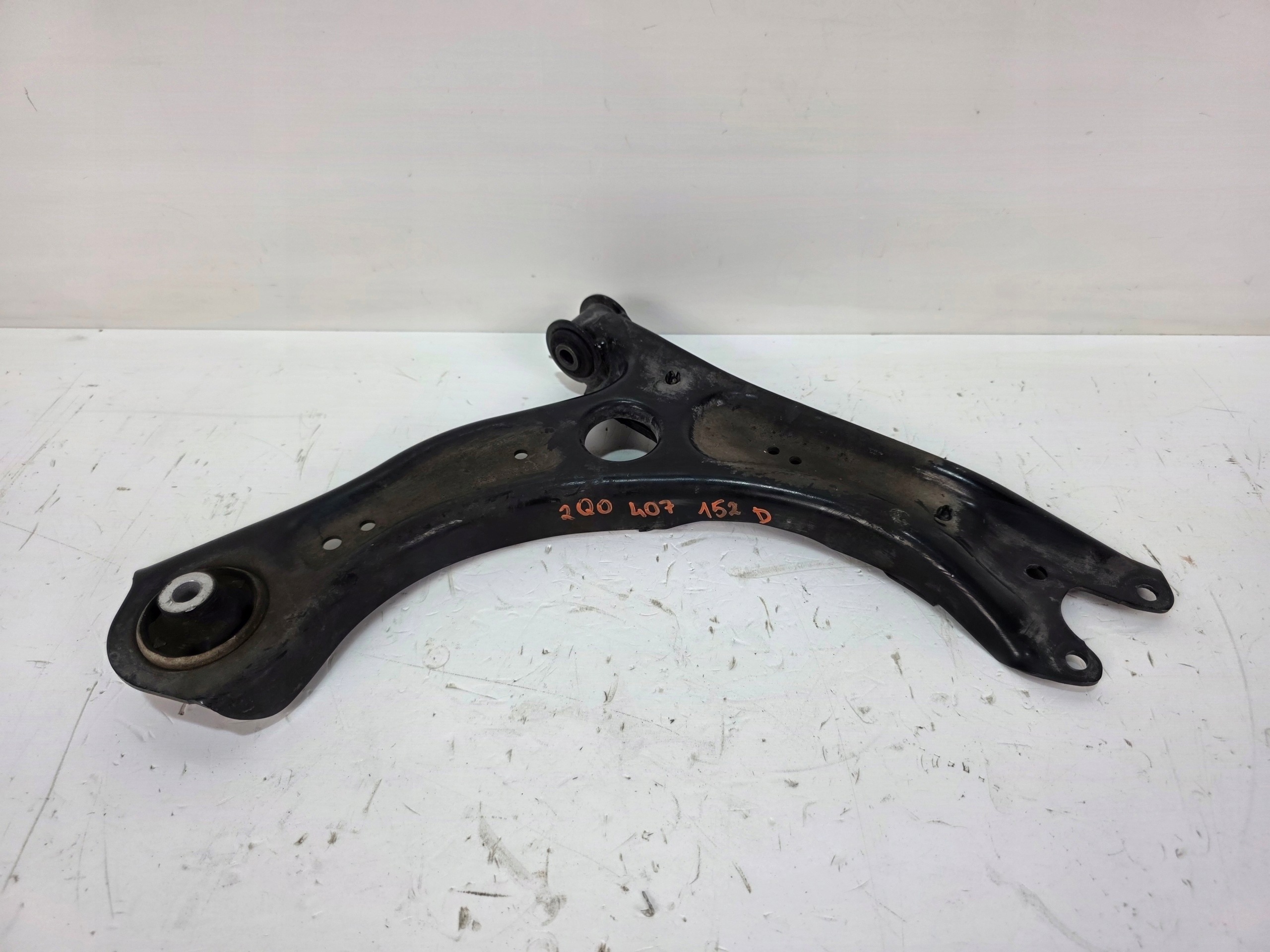 arm right front VW SEAT SKODA 2Q0407152D