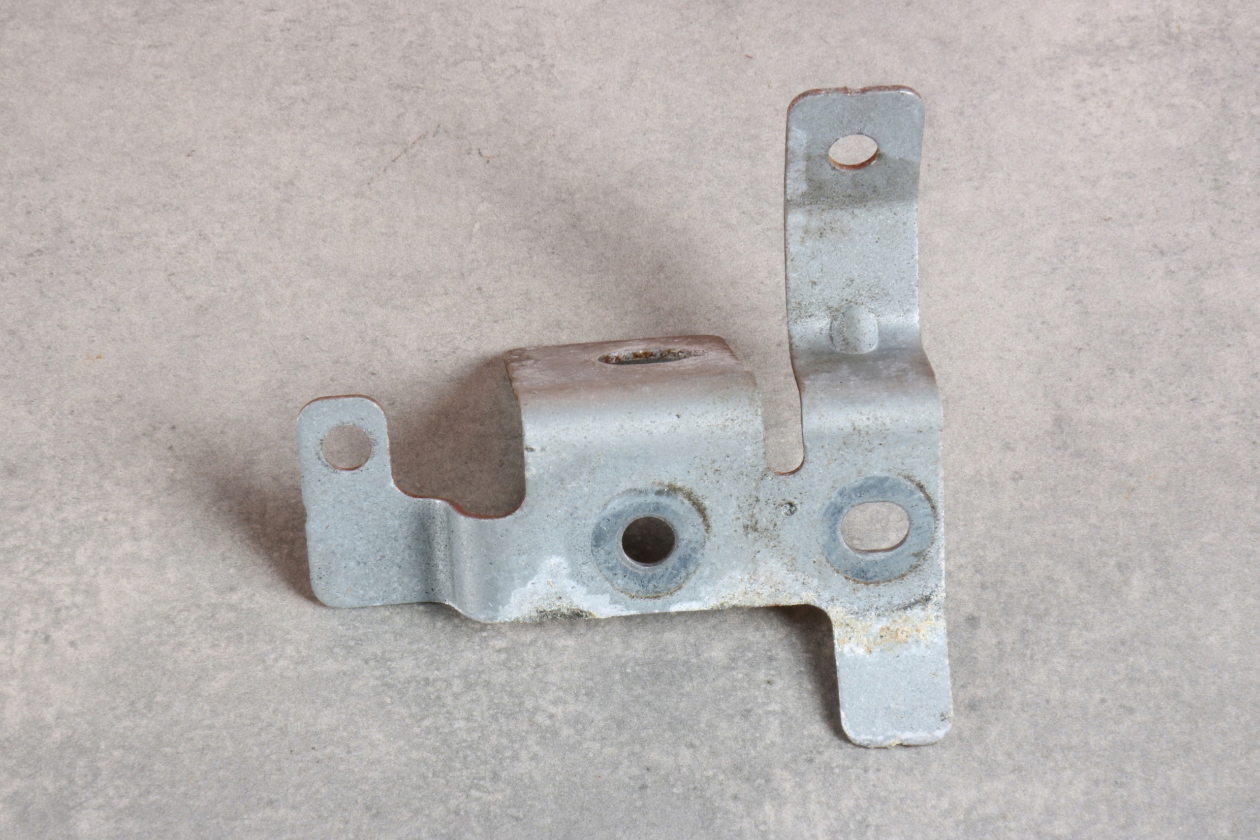 VOLVO XC60 and bracket console ROZRUSZNIKA 31339654