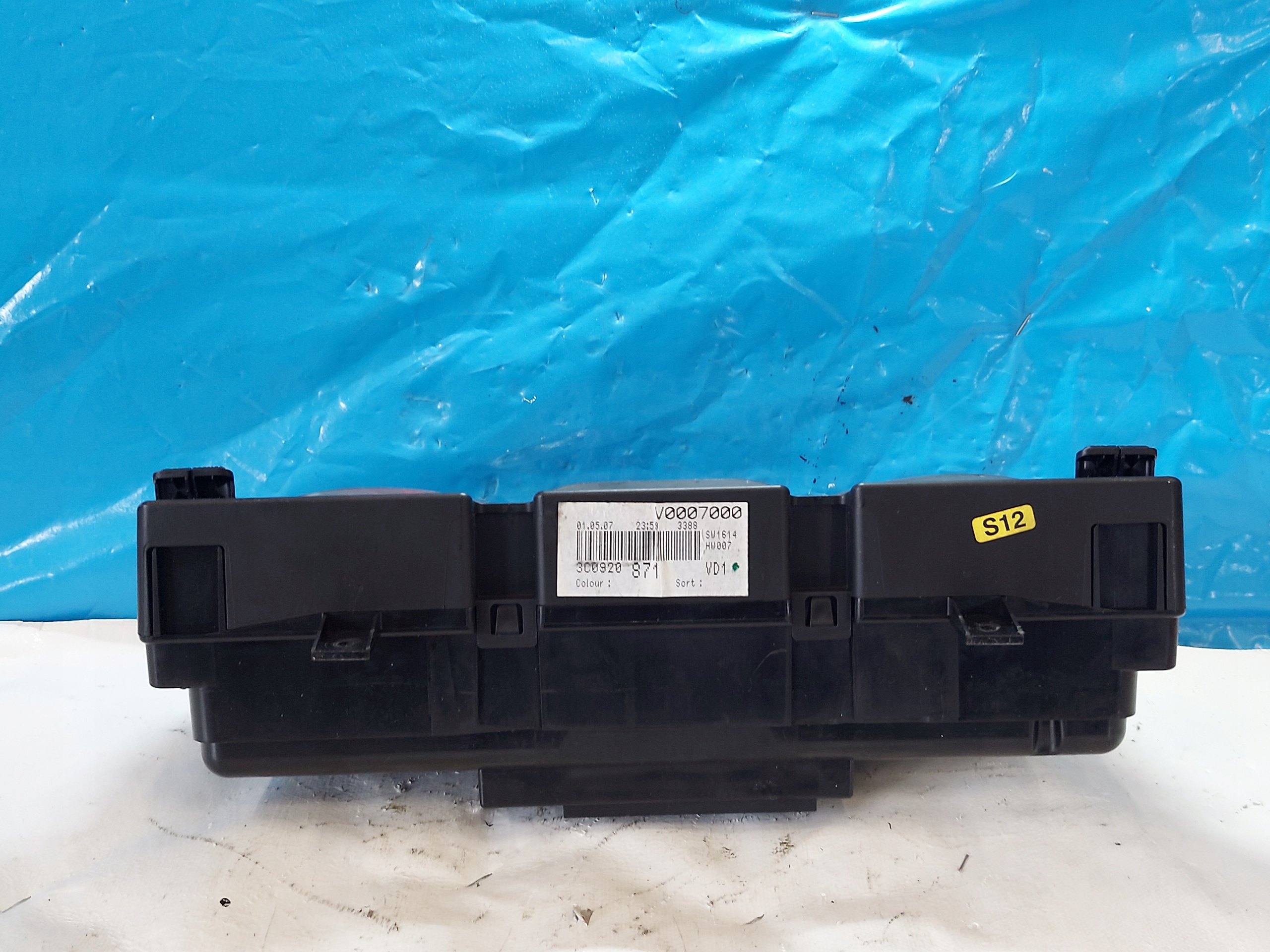 dials clock PASSAT B6 2.0 TDI 3C0920871