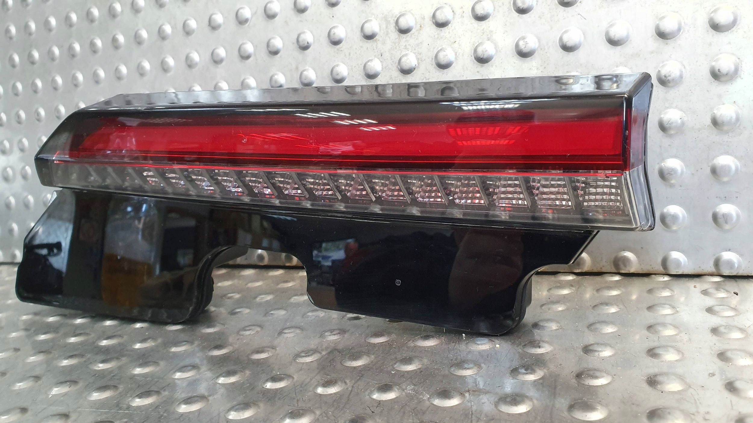 light rear part left VOLVO C40 to the bonnet 21- 32365672