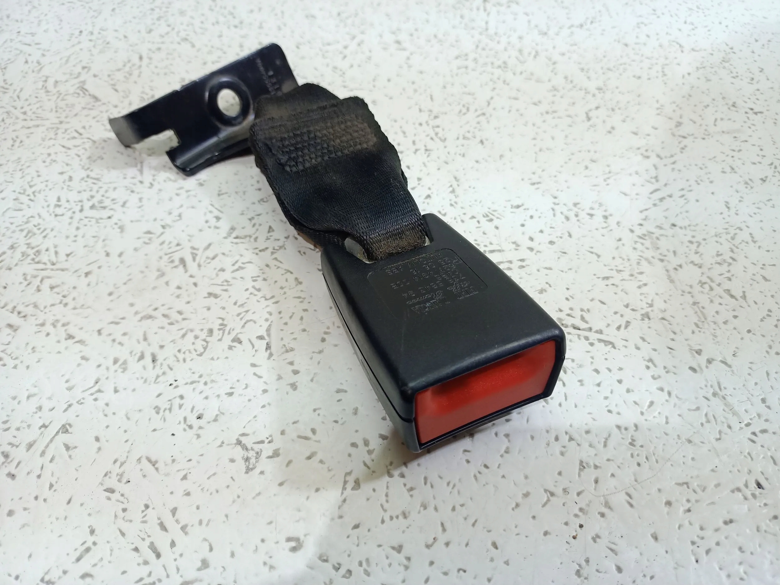 lancia YPSILON III 17R защелка крепление ремень безопасности зад