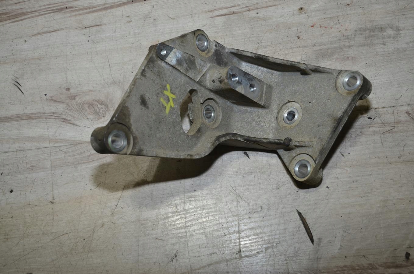 holder engine mount Nissan X-Trail t31