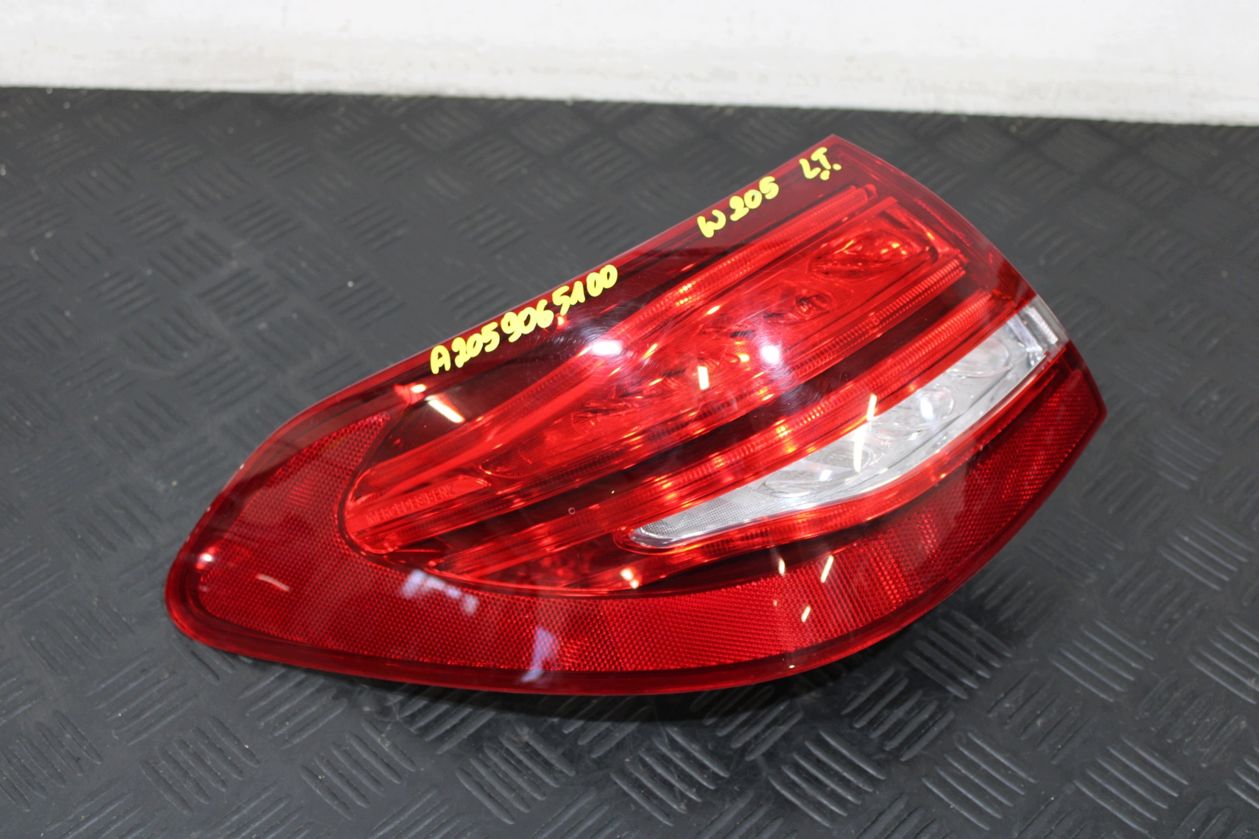 light left rear part left rear A2059065100 MERCEDES C-KLASA W205 1.6 CDI