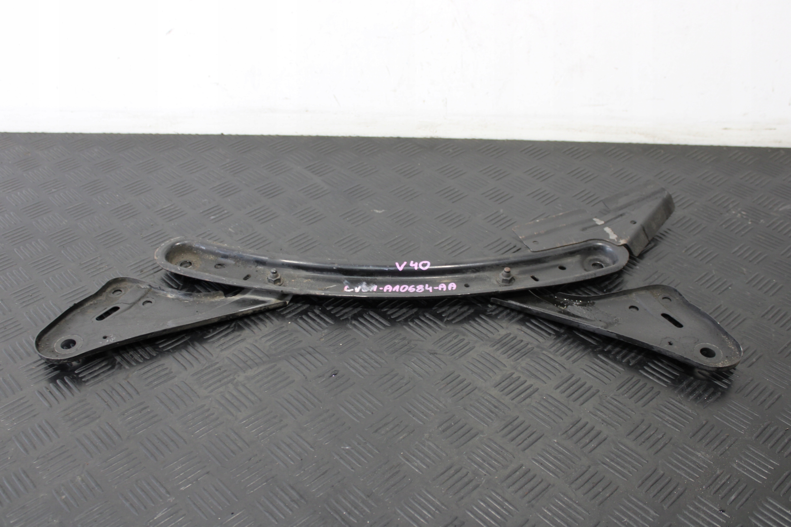 brace sider pillar VOLVO V40 II 2 D2 CV61A10684AA