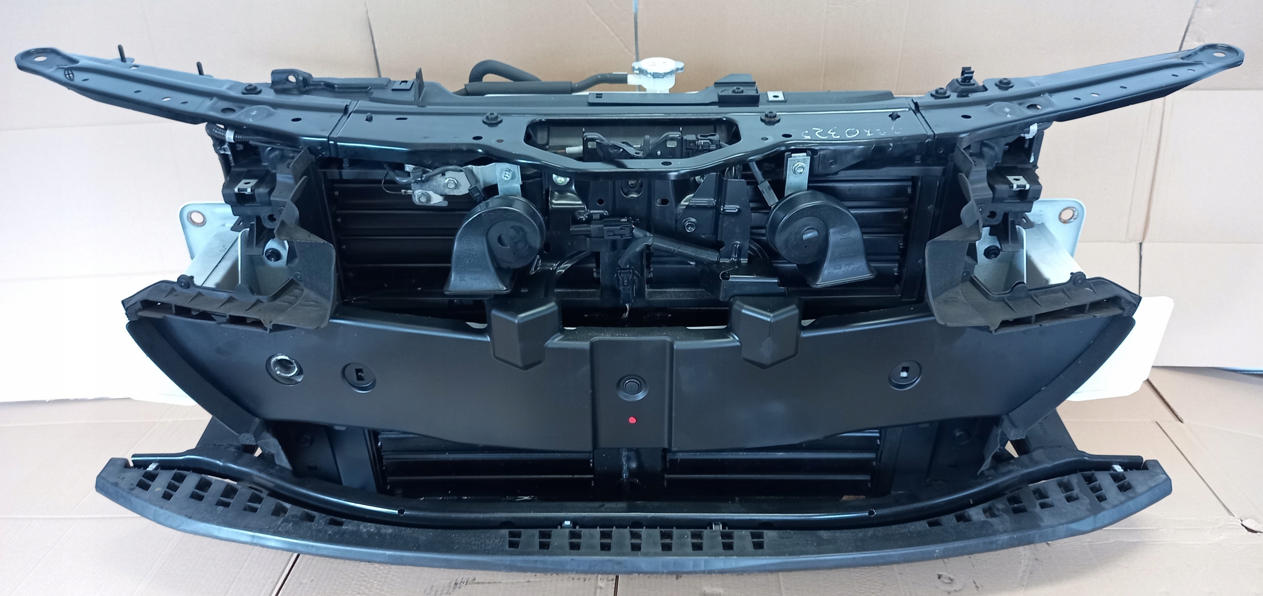 PAS PRZEDNI BELKI CHŁODNICE MAZDA 3 BP 2.0i HYBRID 2019- DEMONTAŻ