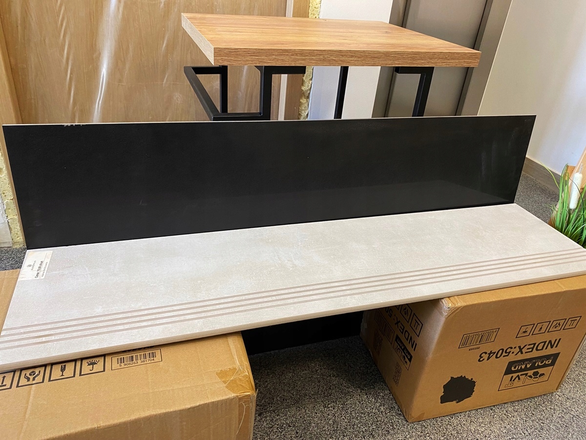 stopnice gres 30x120 + czarne podstopnice Kod producenta Home