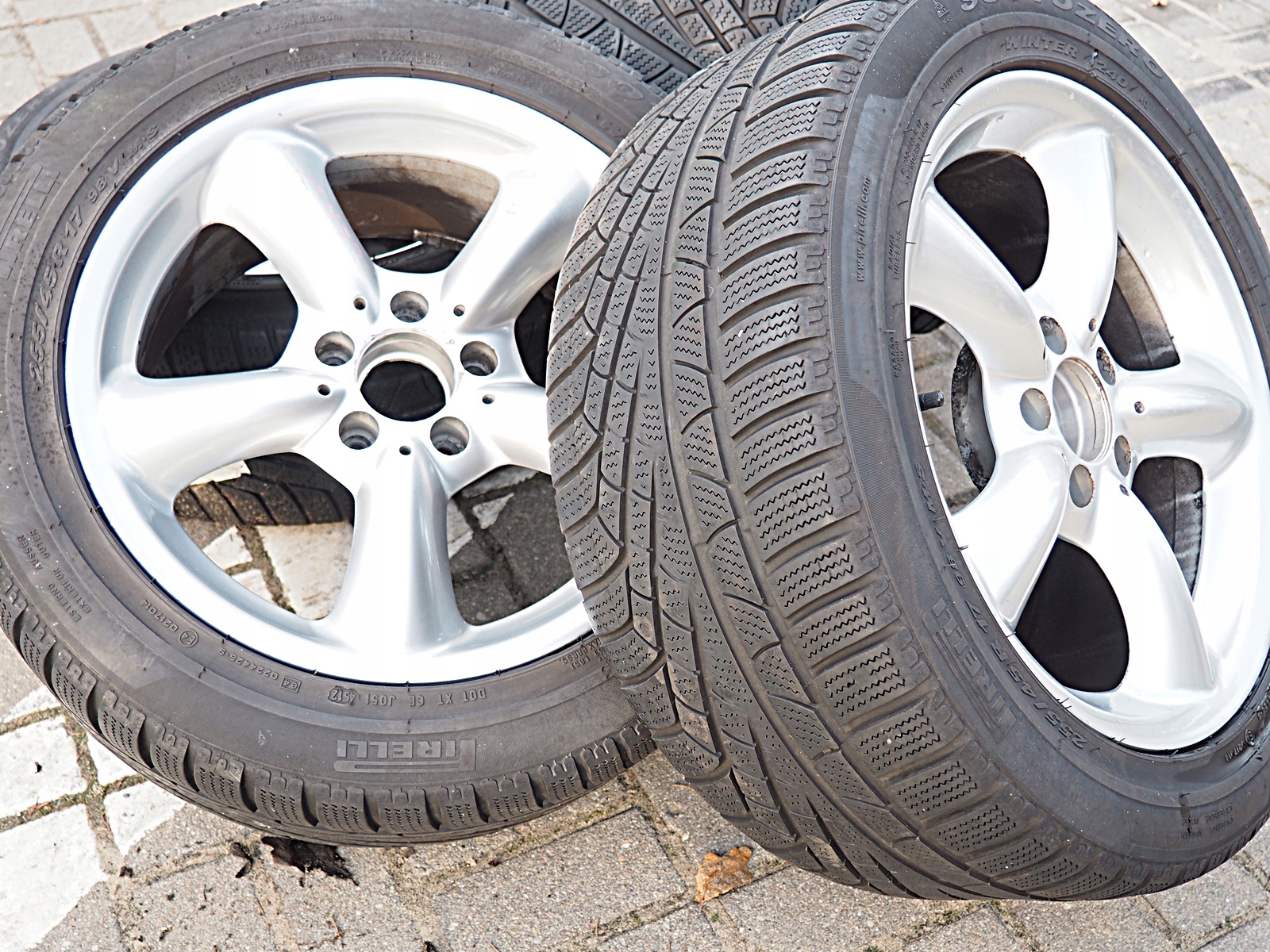 OPONY ZIMA PIRELLI WINTER 240 SOTTOZERO 255/45 R17 Sezon zimowe