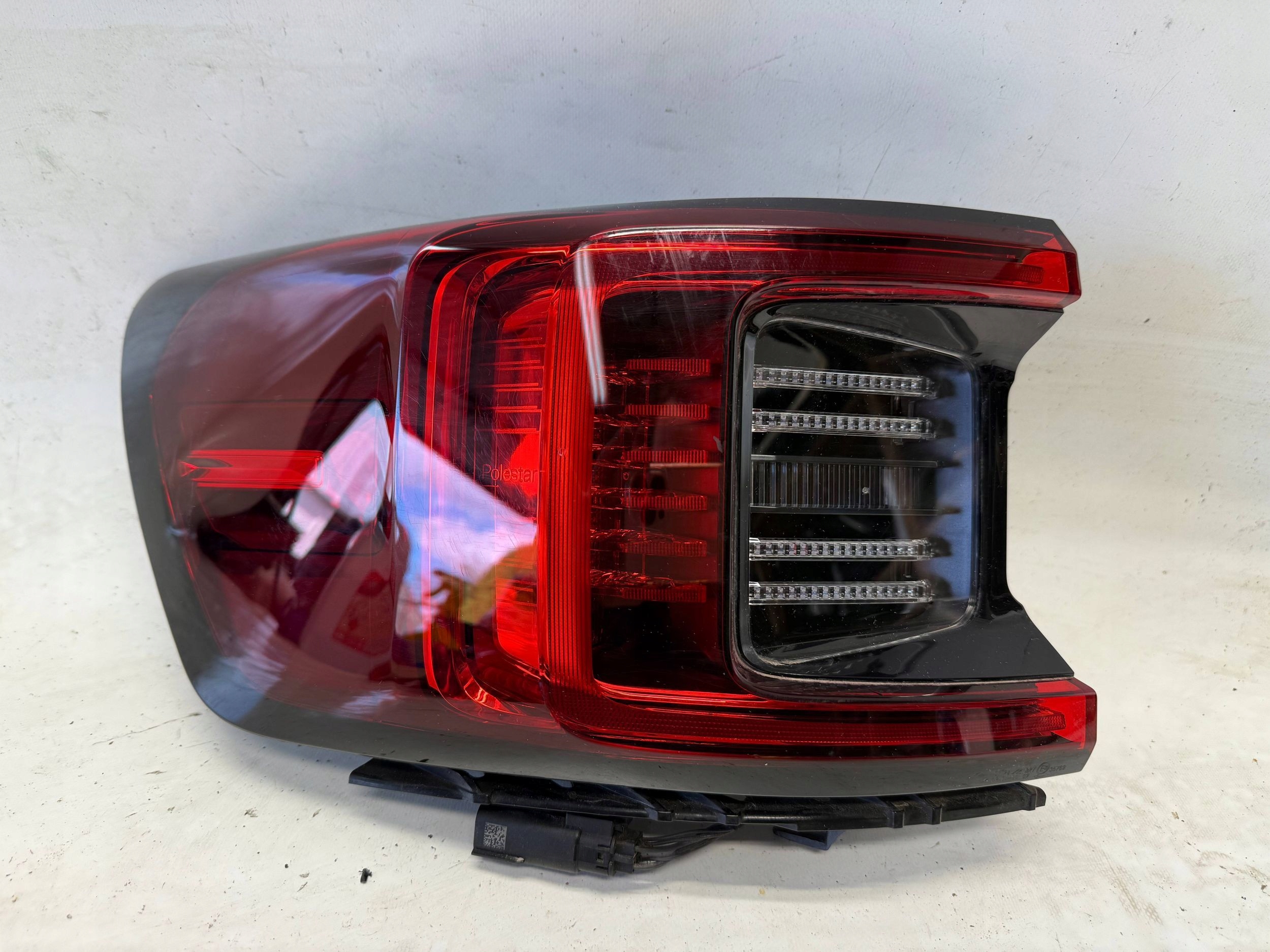 Polestar 2 II 2022 LAMPA TYŁ TYLNA LEWA LH 31108940