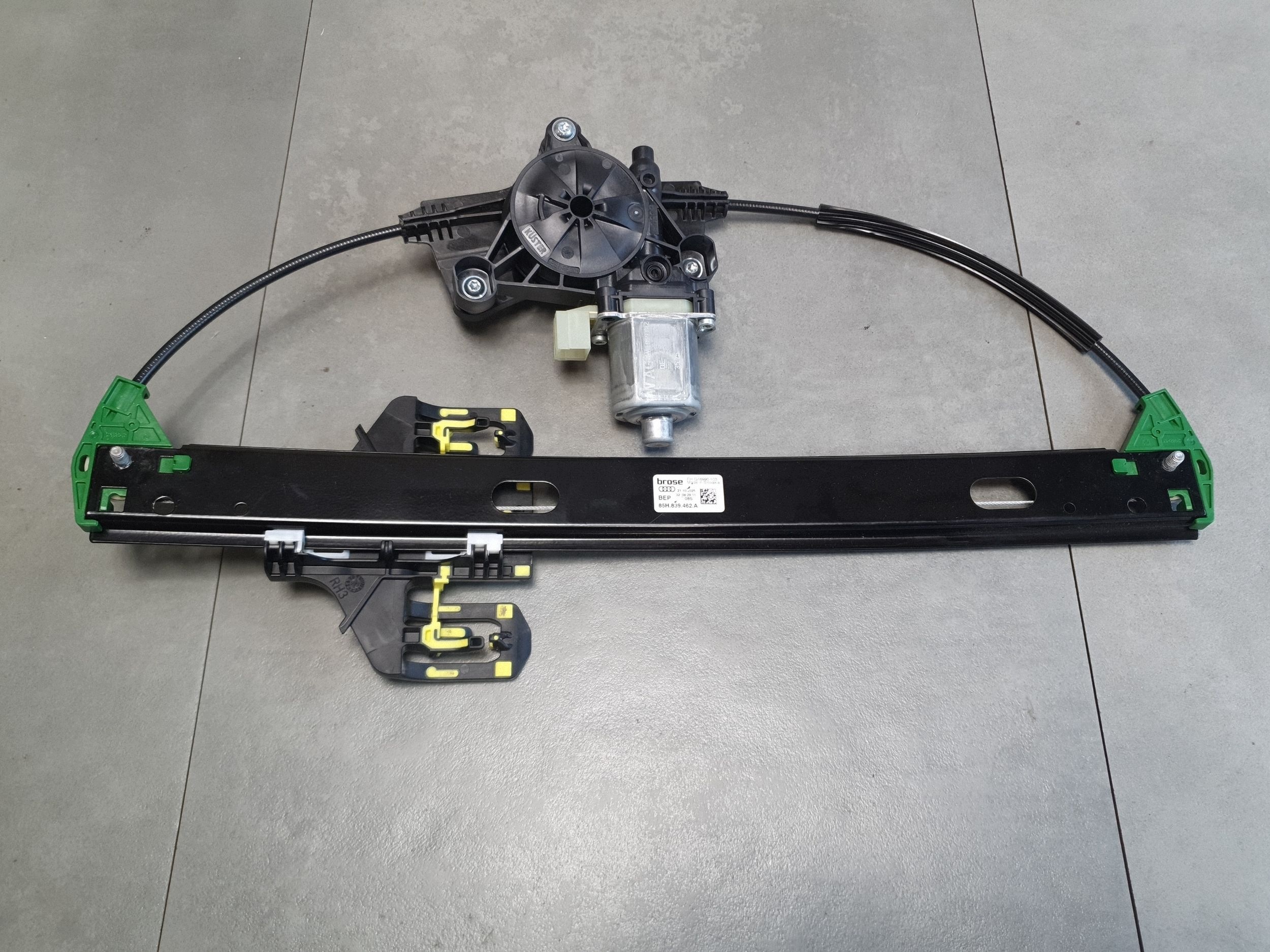 Audi Q6 e-tron ablakemelő hátsó jobb hátsó 85H839462A