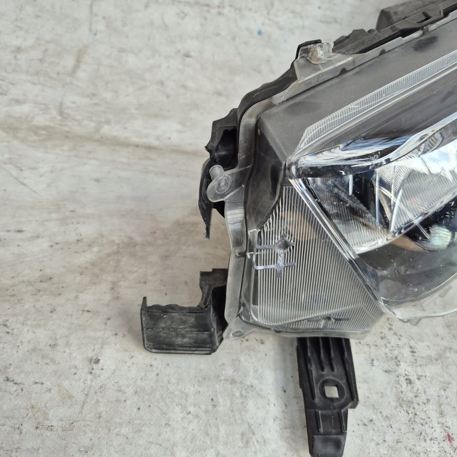 TOYOTA HILUX VIII 8 LIFT 20- light left front front