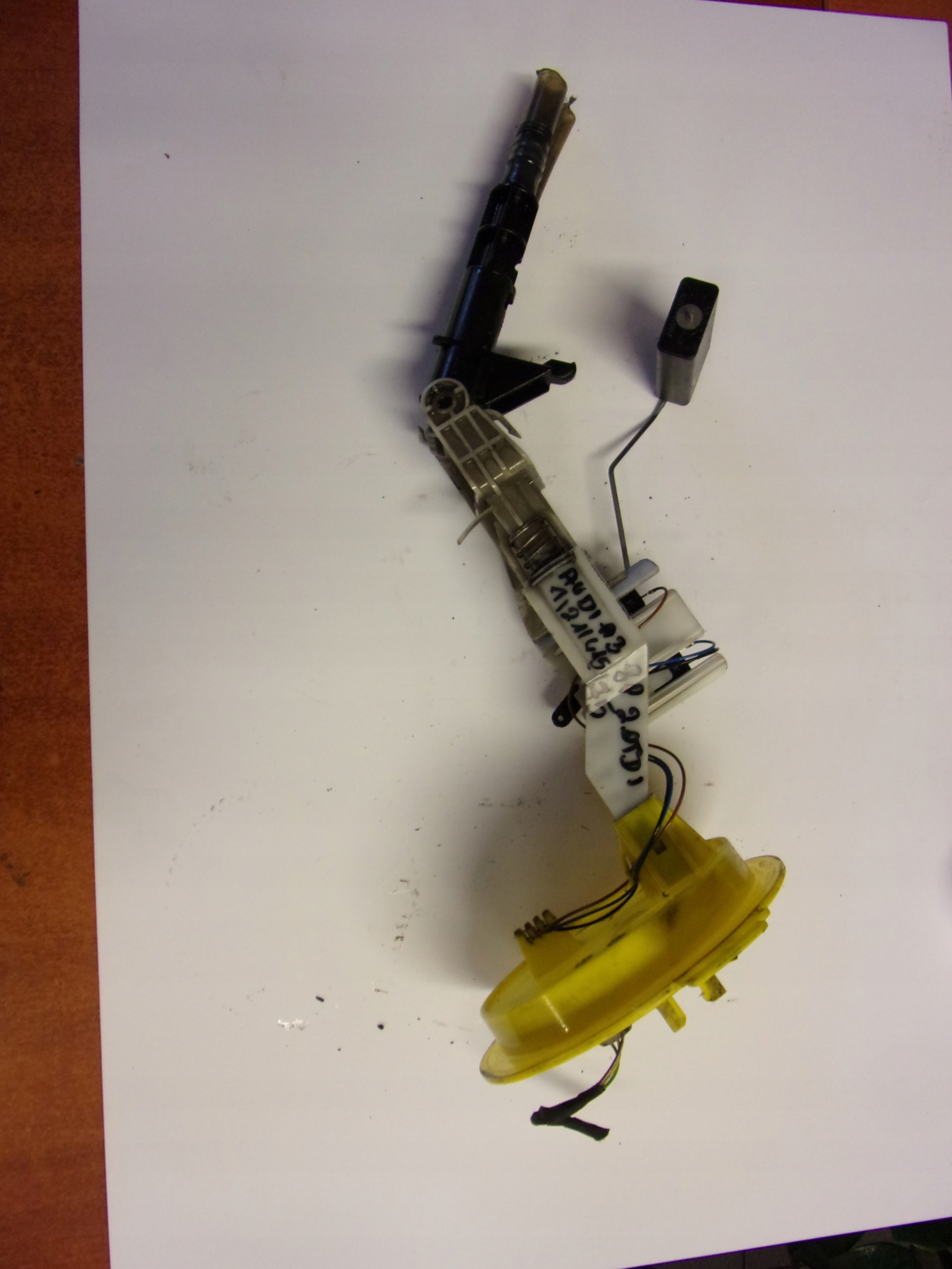 12141575 - Датчик уровня топлива Audi A3 8P 2.0 TDI