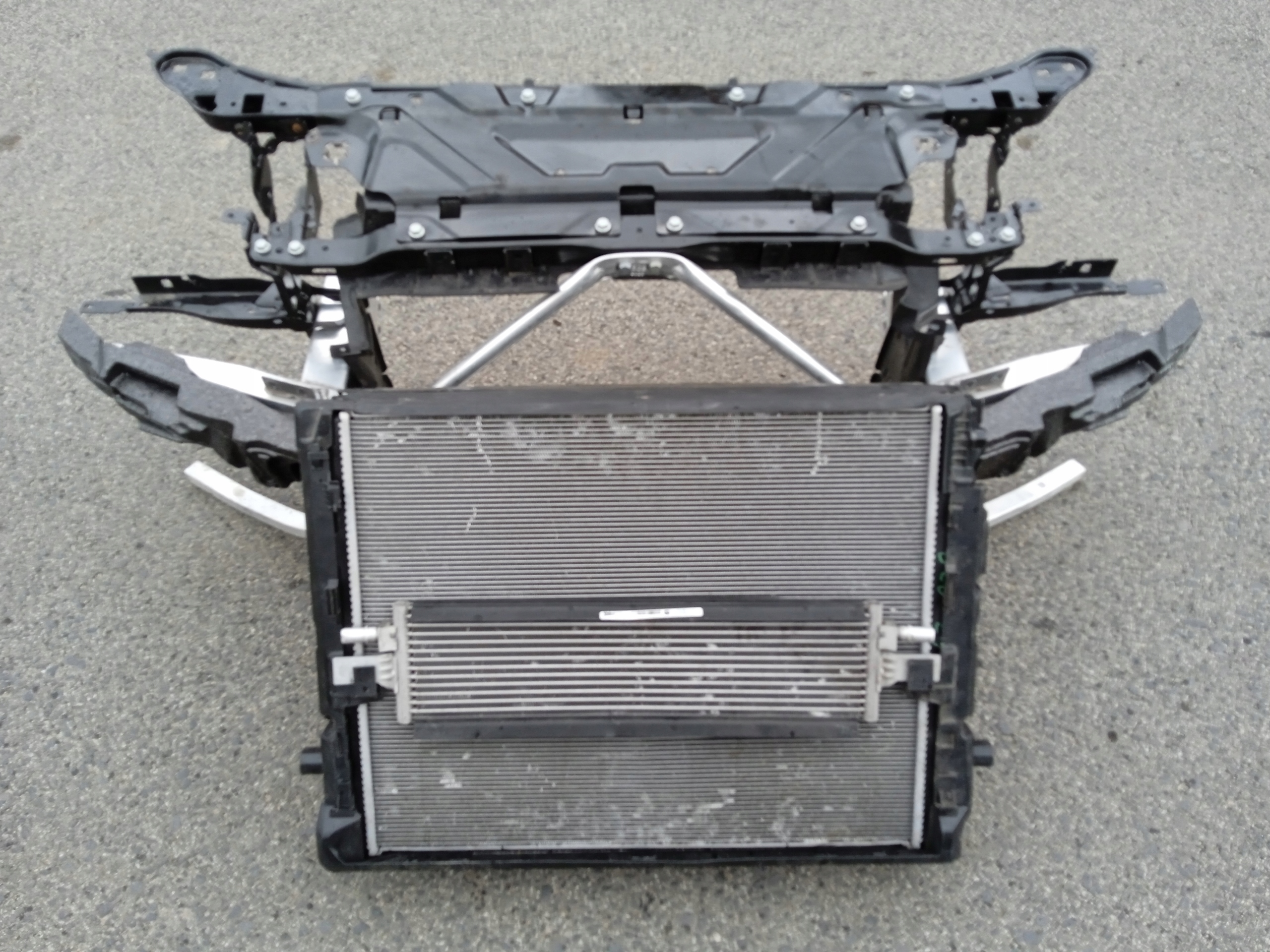 BMW 4 G22 G23 MPAKIET M PAKIET PAS PRZEDNI CHŁODNICE KPL CHŁODNIC Jakość części (zgodnie z GVO) O - oryginał z logo producenta pojazdu (OE)