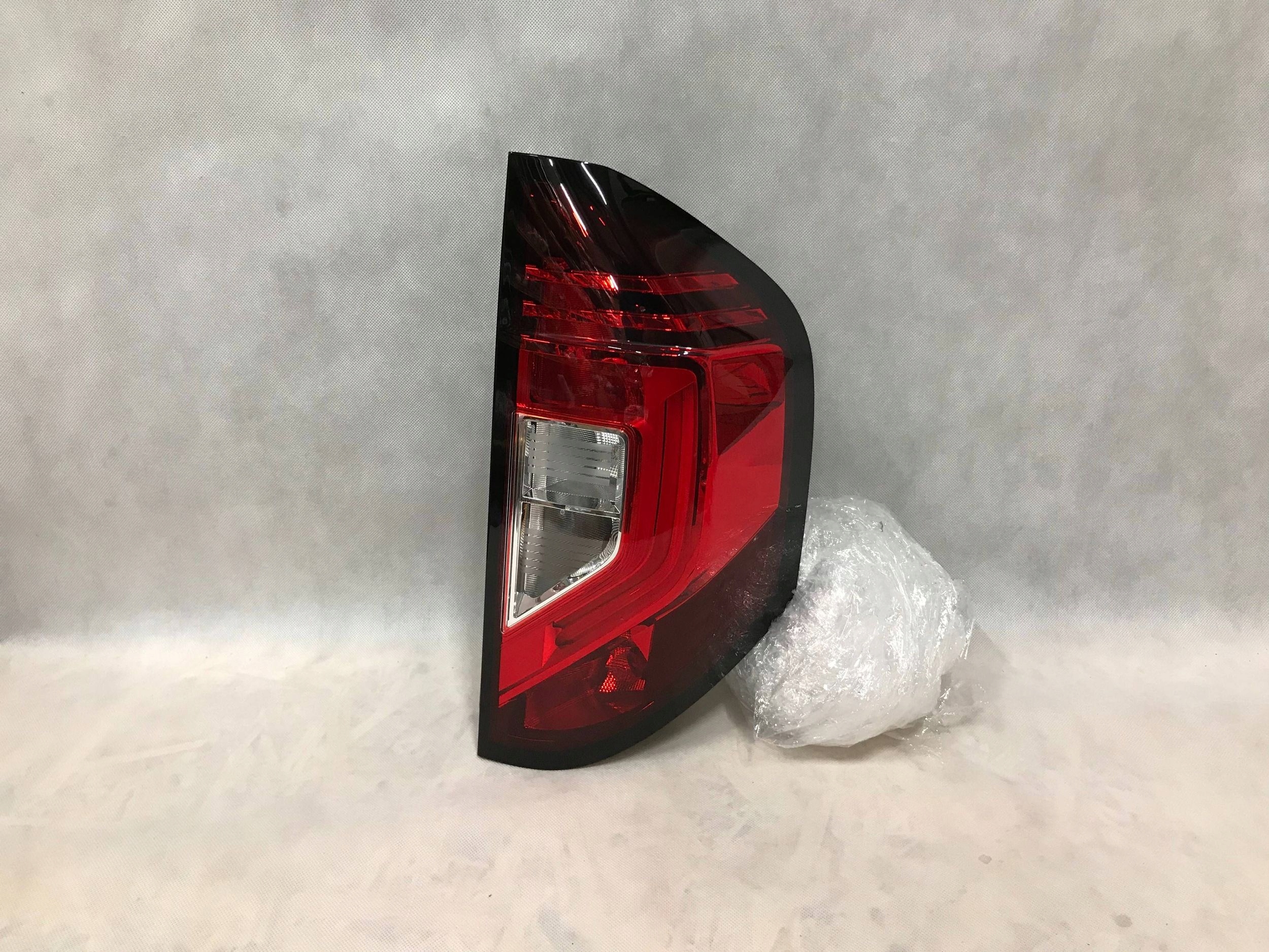 nissan TOWNSTAR 21- фонарь правый европа led хорошее