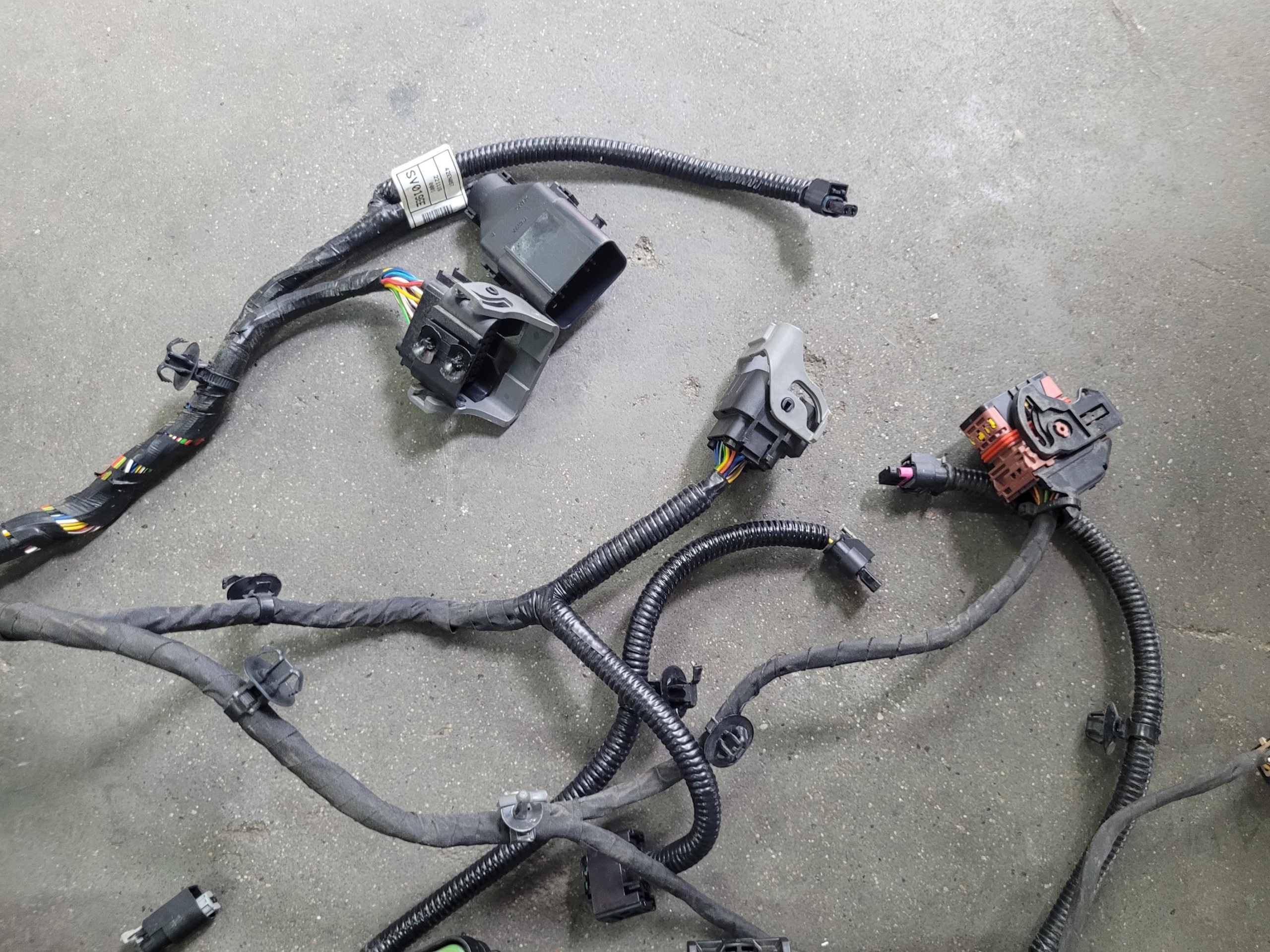 bundle of the engine 82330-42010 SSANGYONG KGM TORRES EVX
