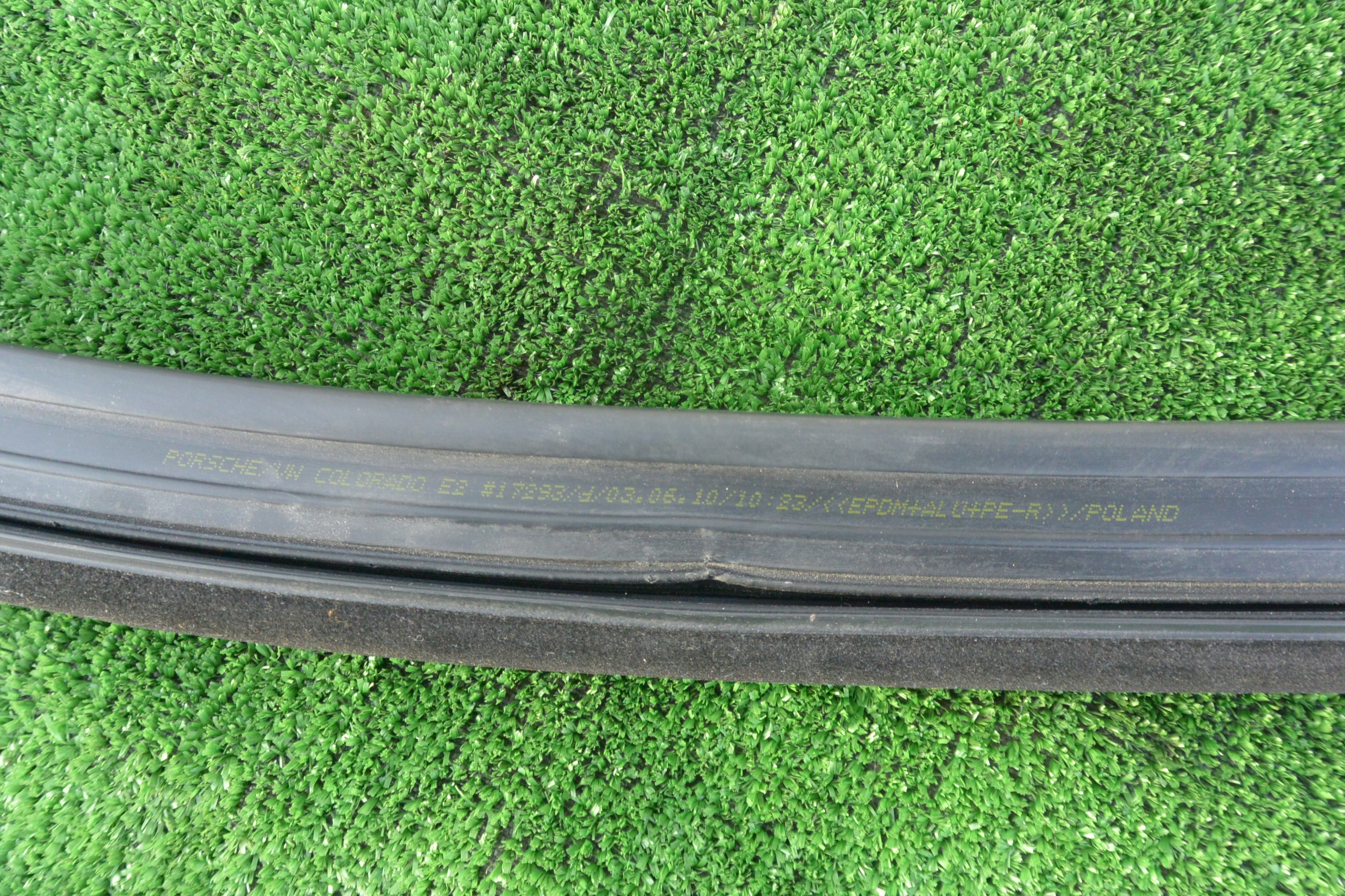 gasket door CHROM right front VW TOUAREG 7P