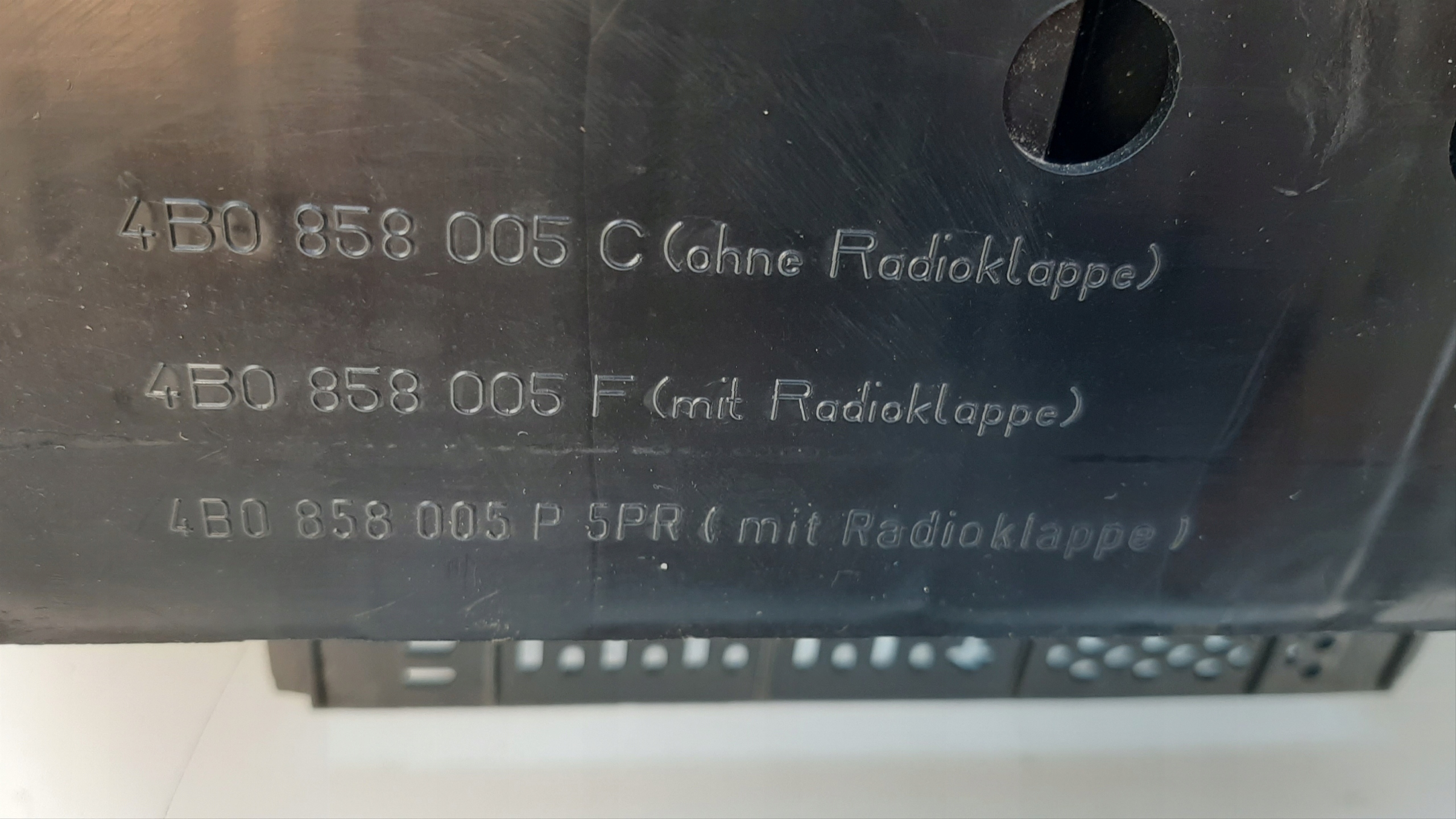 заглушка диффузор рамка бардачок панель Audi A6C5 A6 C5