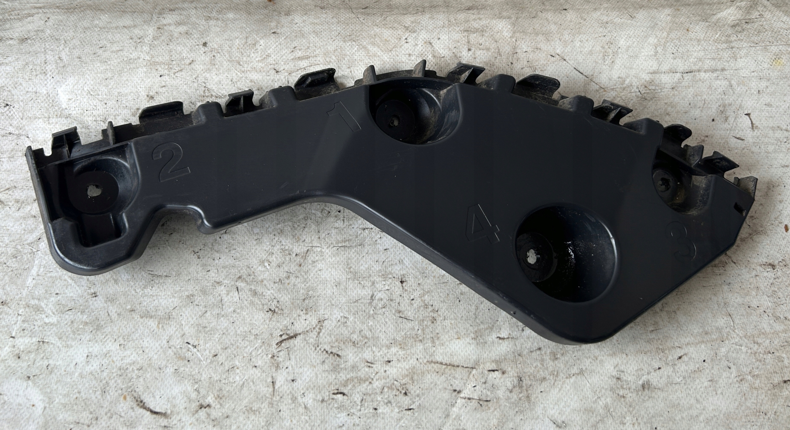 bumper bracket right rear part DACIA DUSTER and 622200010R
