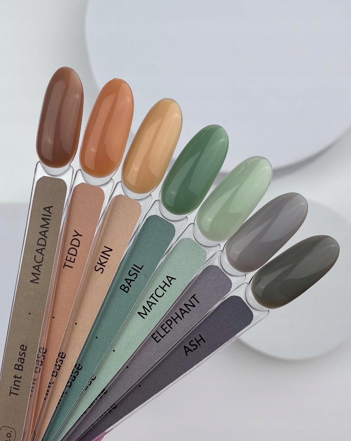 HELLO Tint Base Basil baza kolorowa mani 15 ml Rodzaj budująca