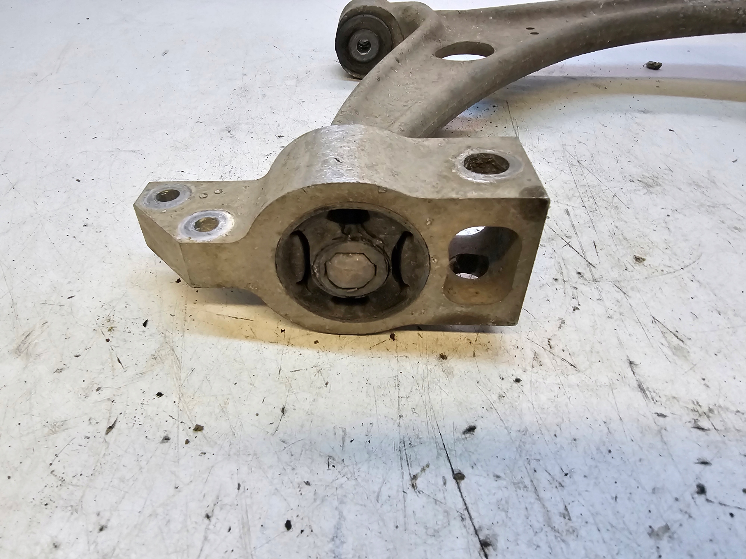 arm left front AUDI Q3 8U VW SEAT SKODA 3C0407151G