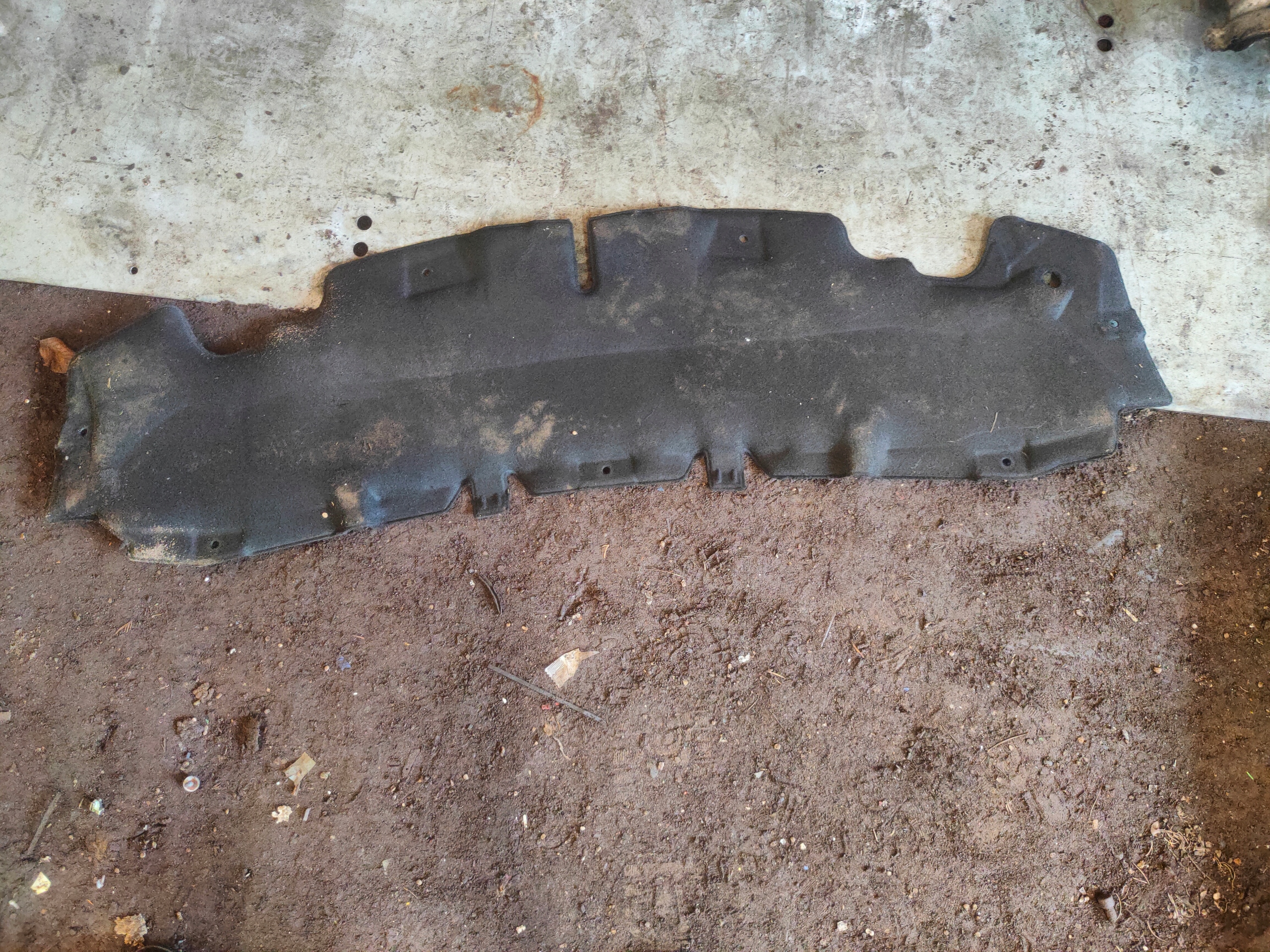 Peugeot 3008 звукоизоляция капота софит 9684511180