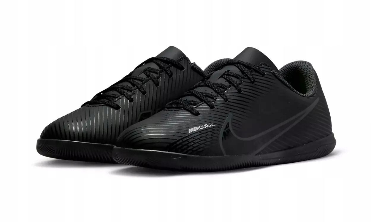 Halówki Sportowe Nike Jr Vapor 15 Club IC DJ5955 001 R-33