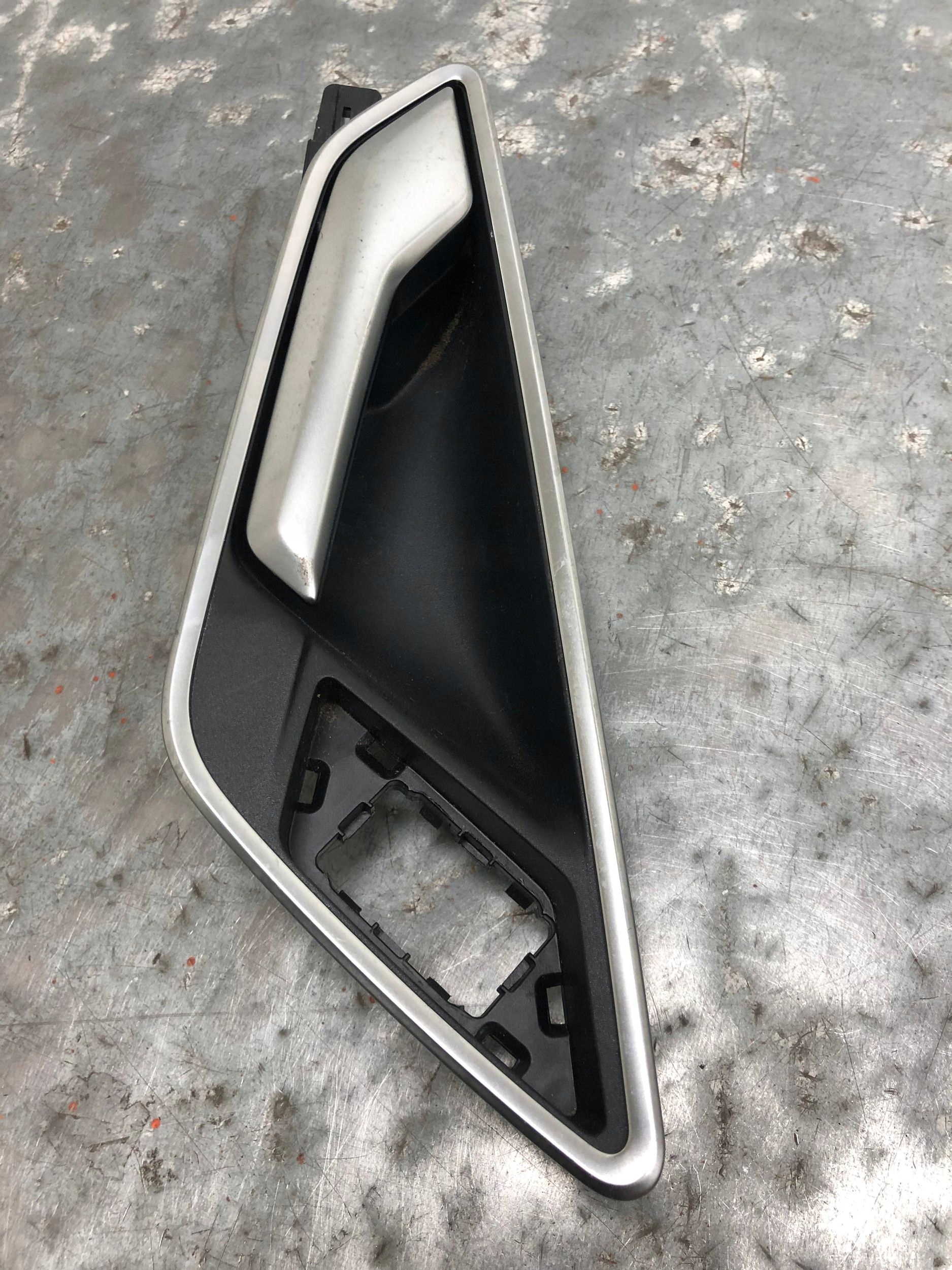 handle inner door left front AUDI Q4 E-TRON 81A837019A