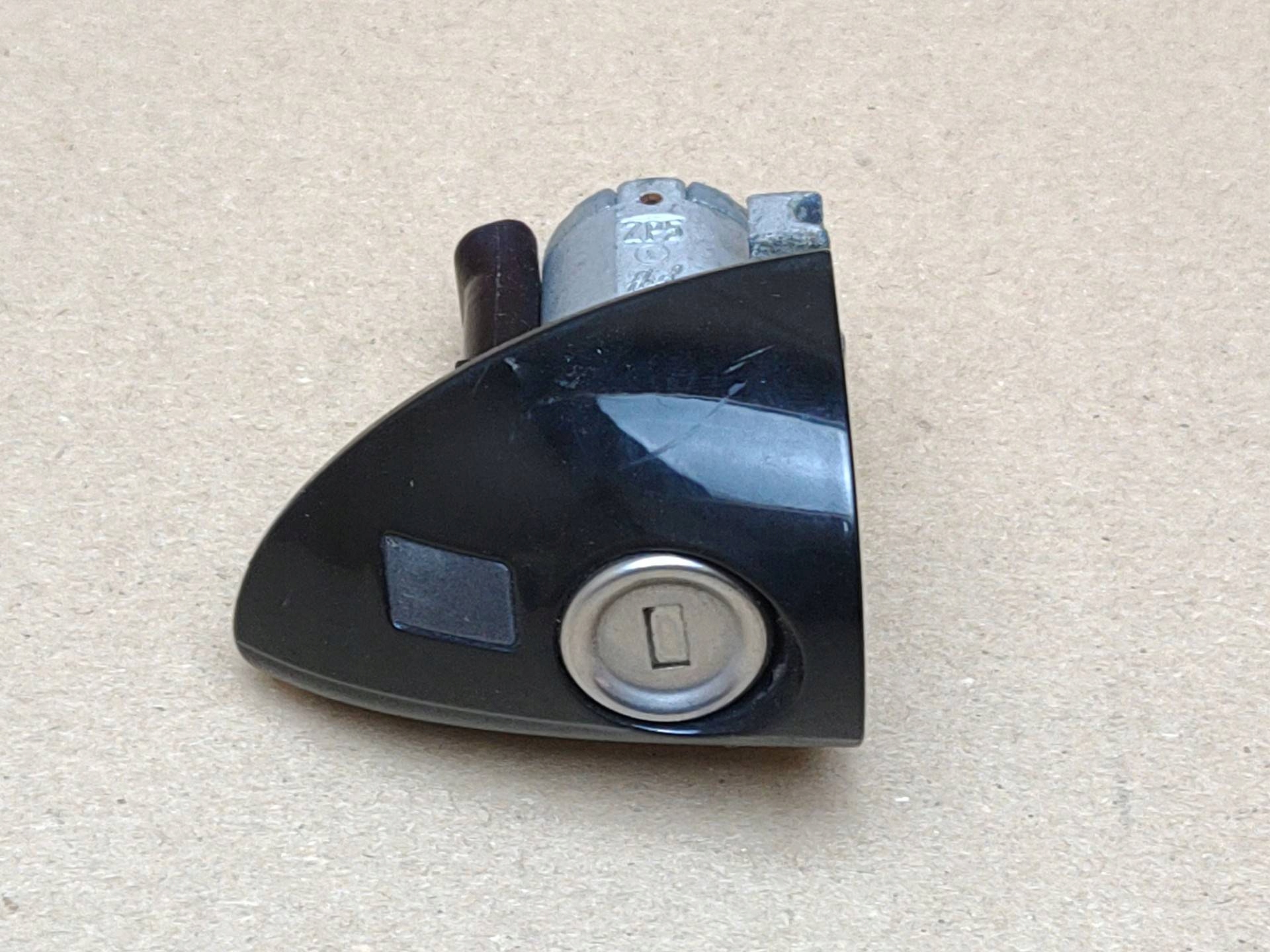 Wkładka zamka drzwi przód lewa strona Mercedes-Benz M-Class W164 facelift Typ samochodu Samochody osobowe