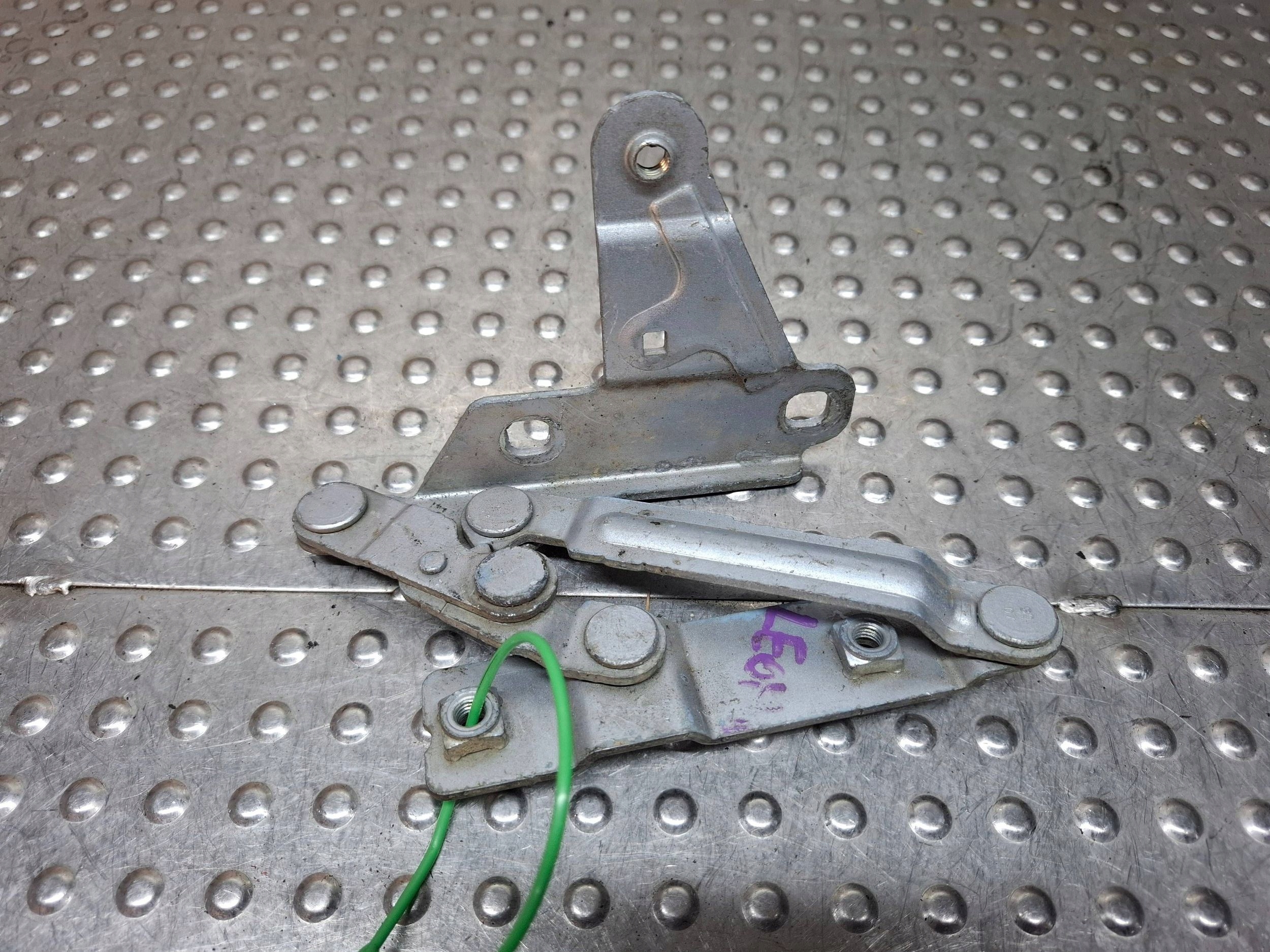 hinge bonnets left front 5P0823301B SEAT ALTEA TOLEDO III