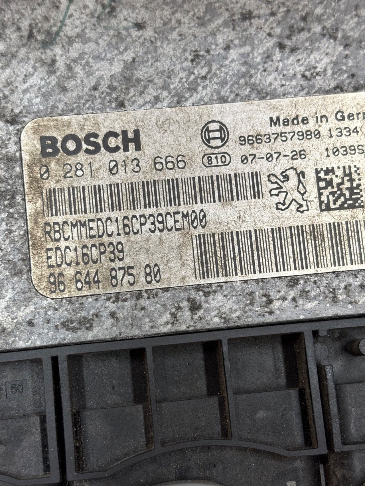 control unit of the engine computer CITROEN C-CROSSER 2.2 HDI 0281013666