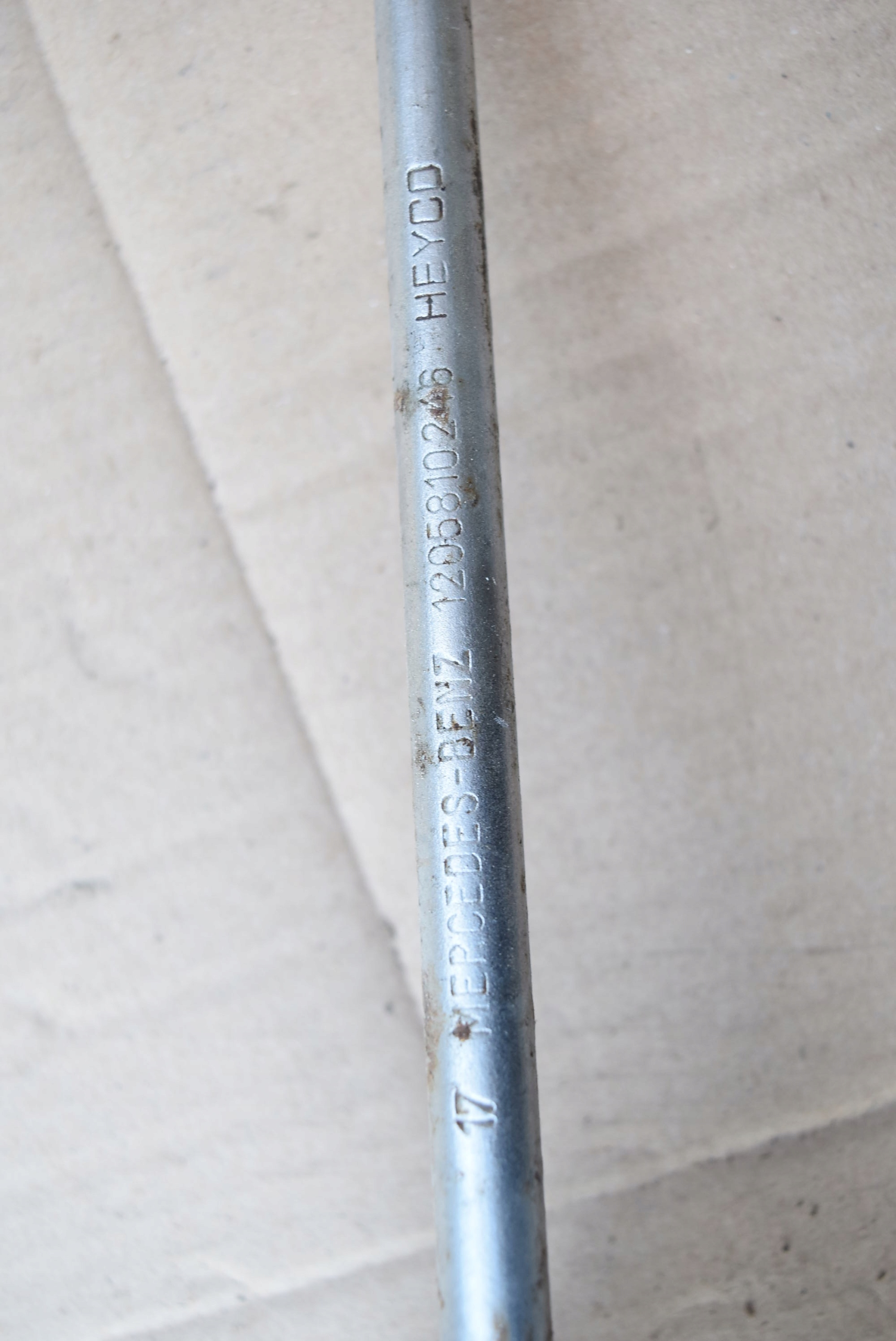 MERCEDES KLUCZ DO KÓŁ 17" W211 1205810246 Marka Mercedes