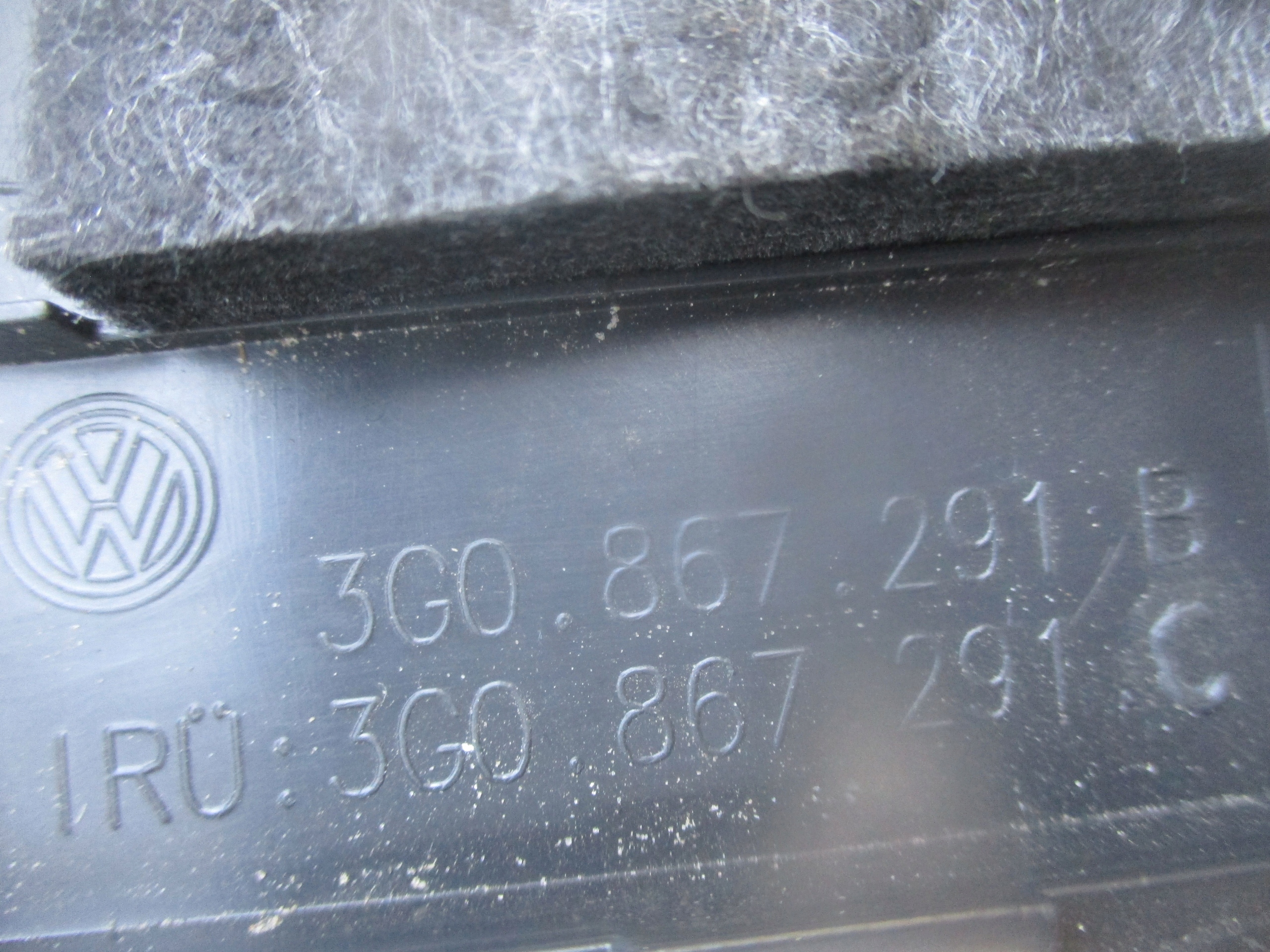 OSŁONA SŁUPKA LEWA 3G0867291B VW PASSAT B8 Producent części Volkswagen OE