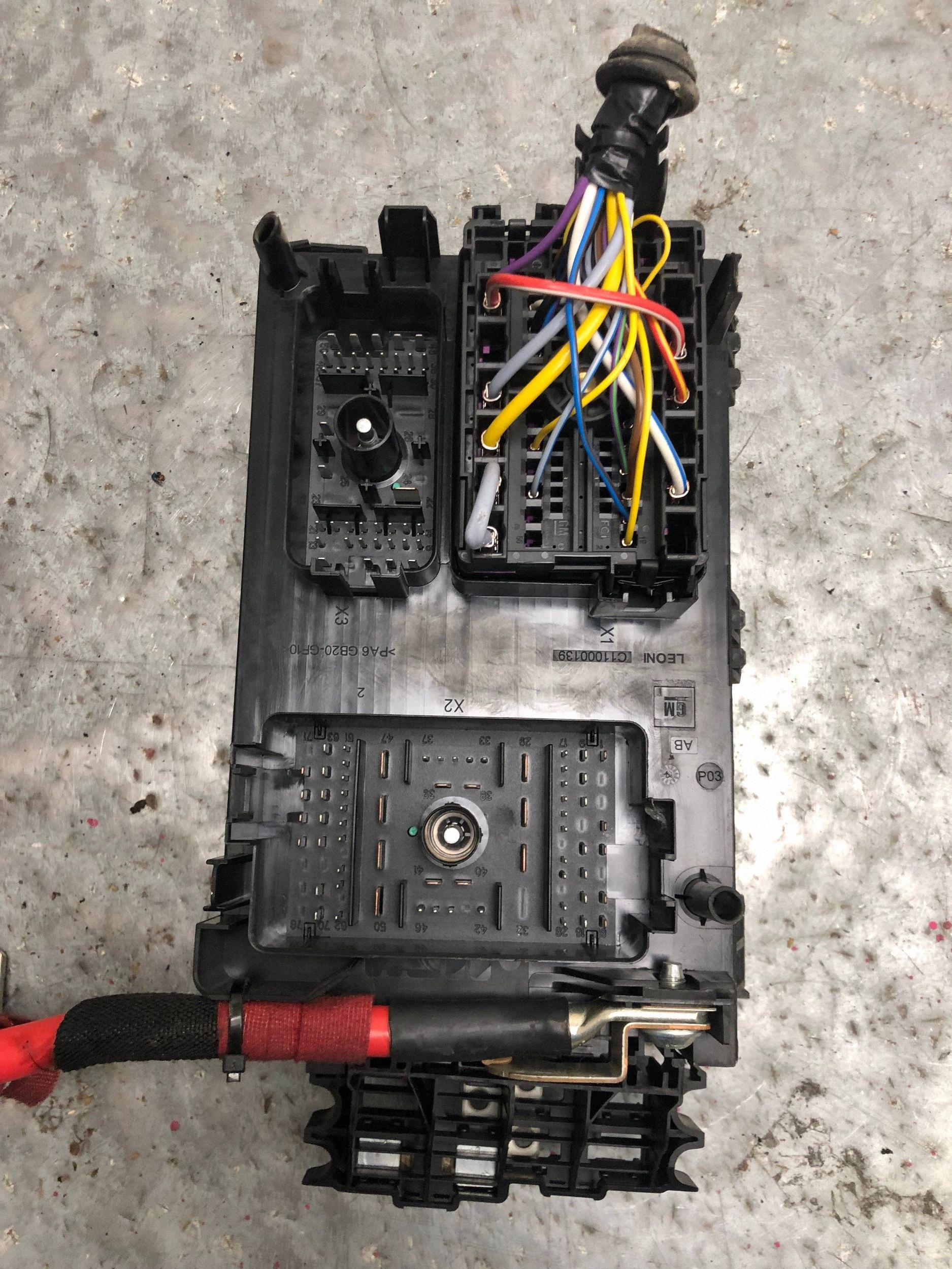 fuse box OPEL ASTRA J 13343763