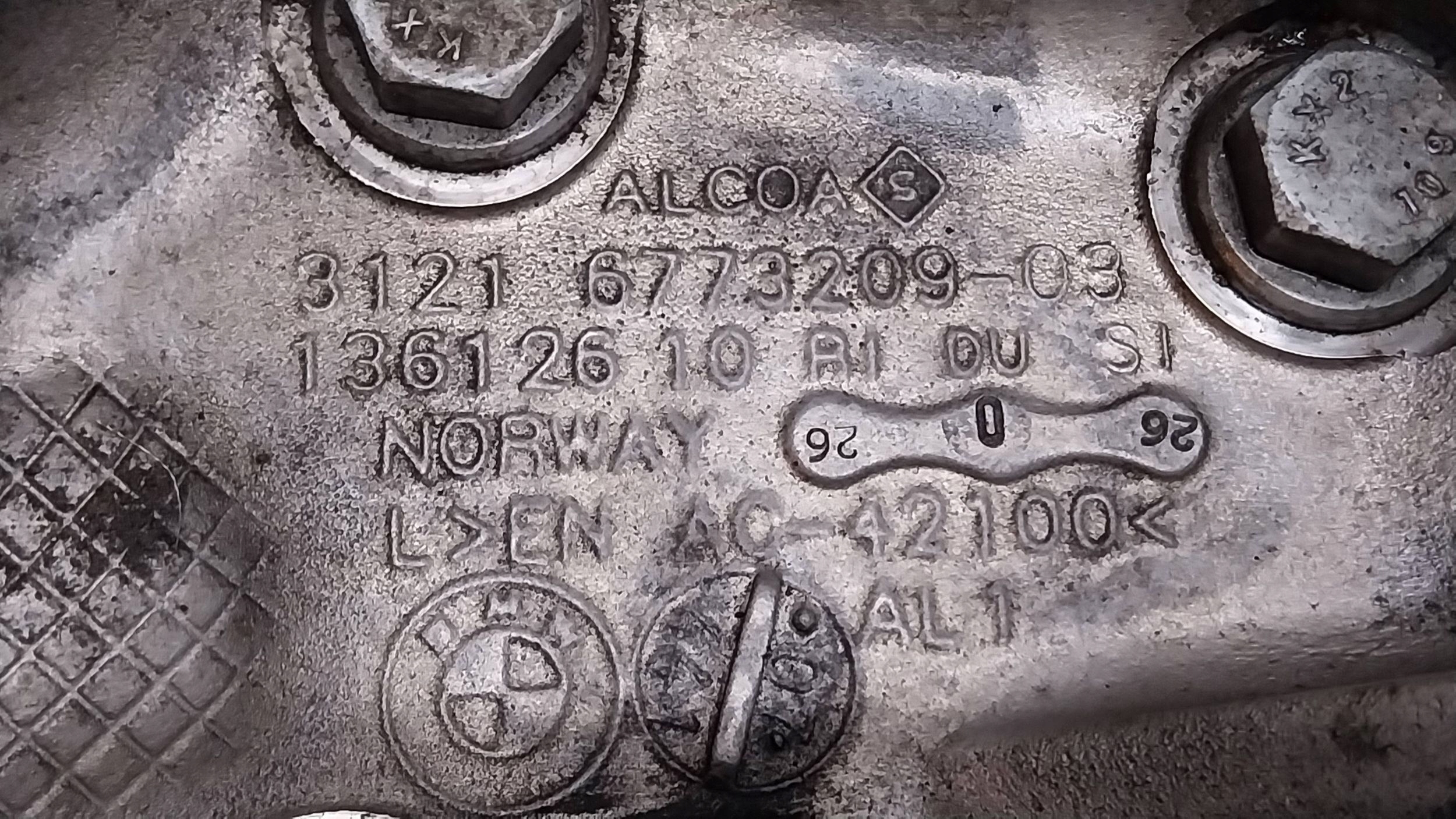 otoč čapu strmeň ľavý predok 6793209 BMW E90 E91 E92 E93 E81 E82 E87