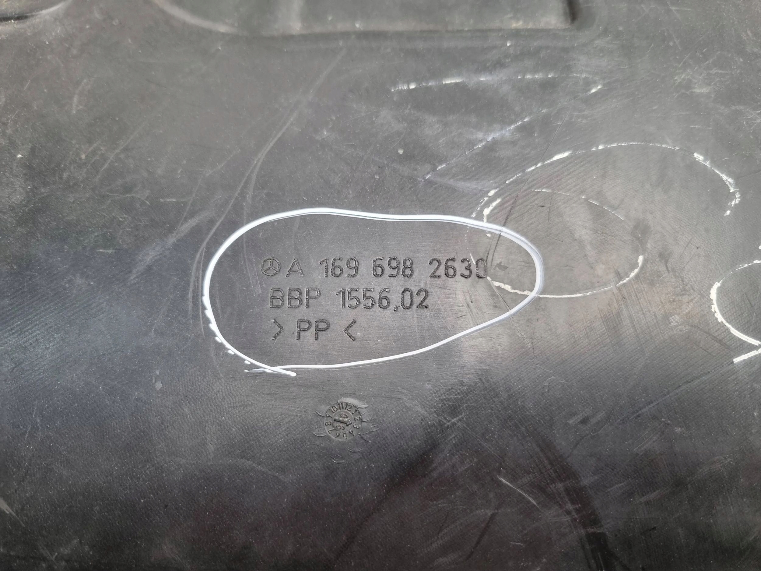 mudguard right front A1696982630 MERCEDES W169 W245