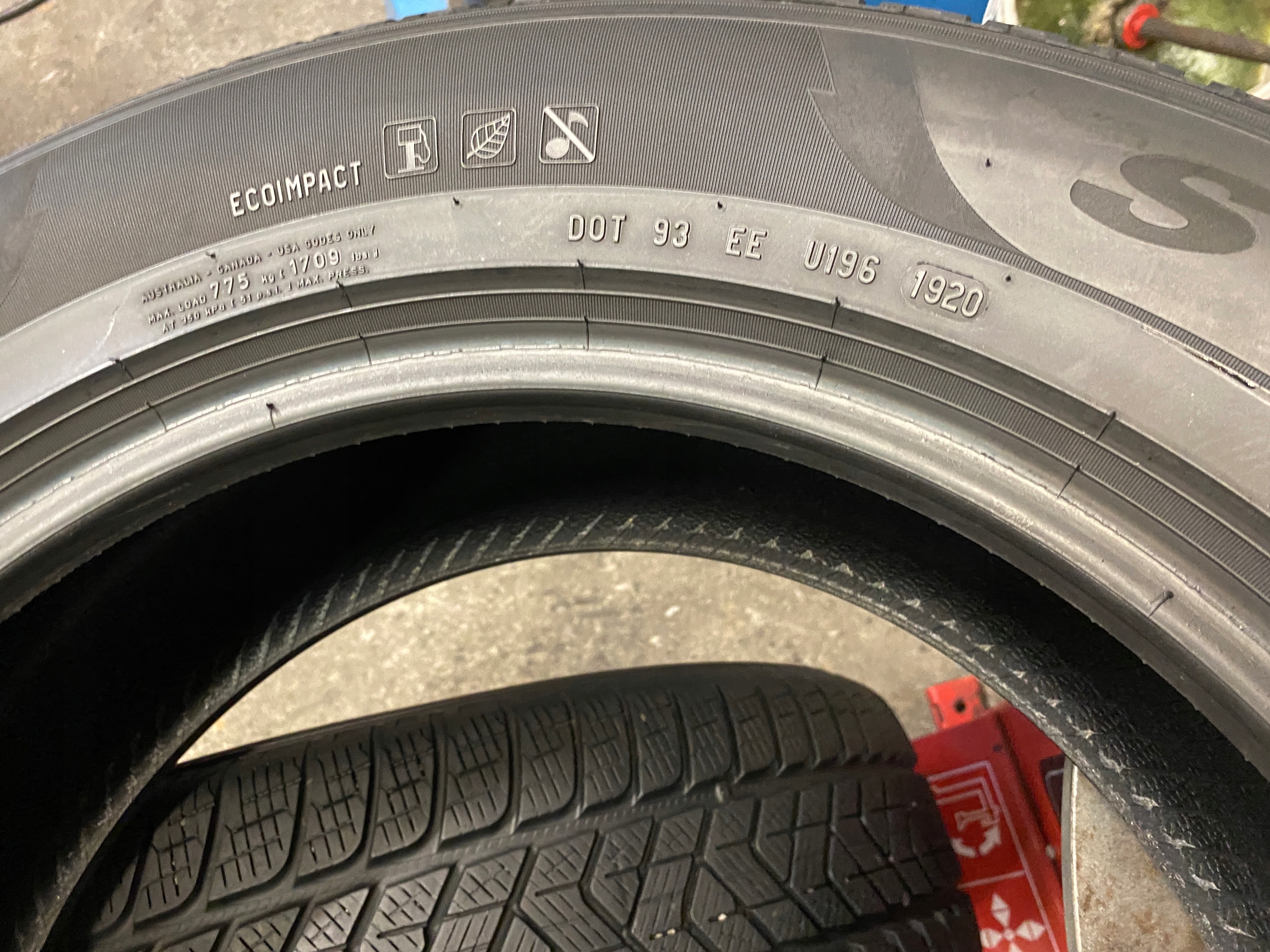 2 tyres winter 215/65R17 Pirelli Scorpion Winter Seal 7mm
