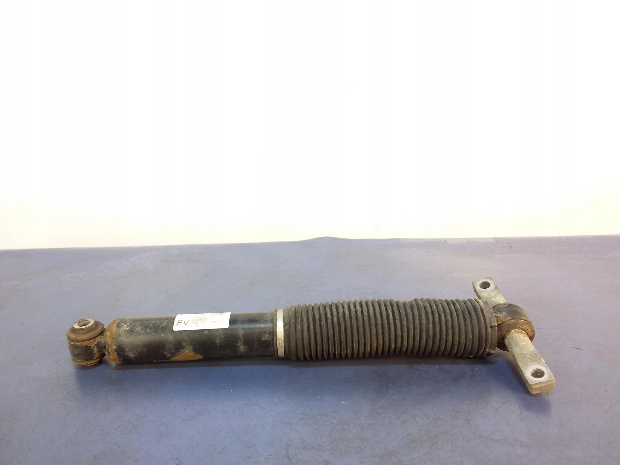 FOCUS Mk4 IV УНИВЕРСАЛ АМОРТИЗАТОР ЗАД. ПРАВЫЙ