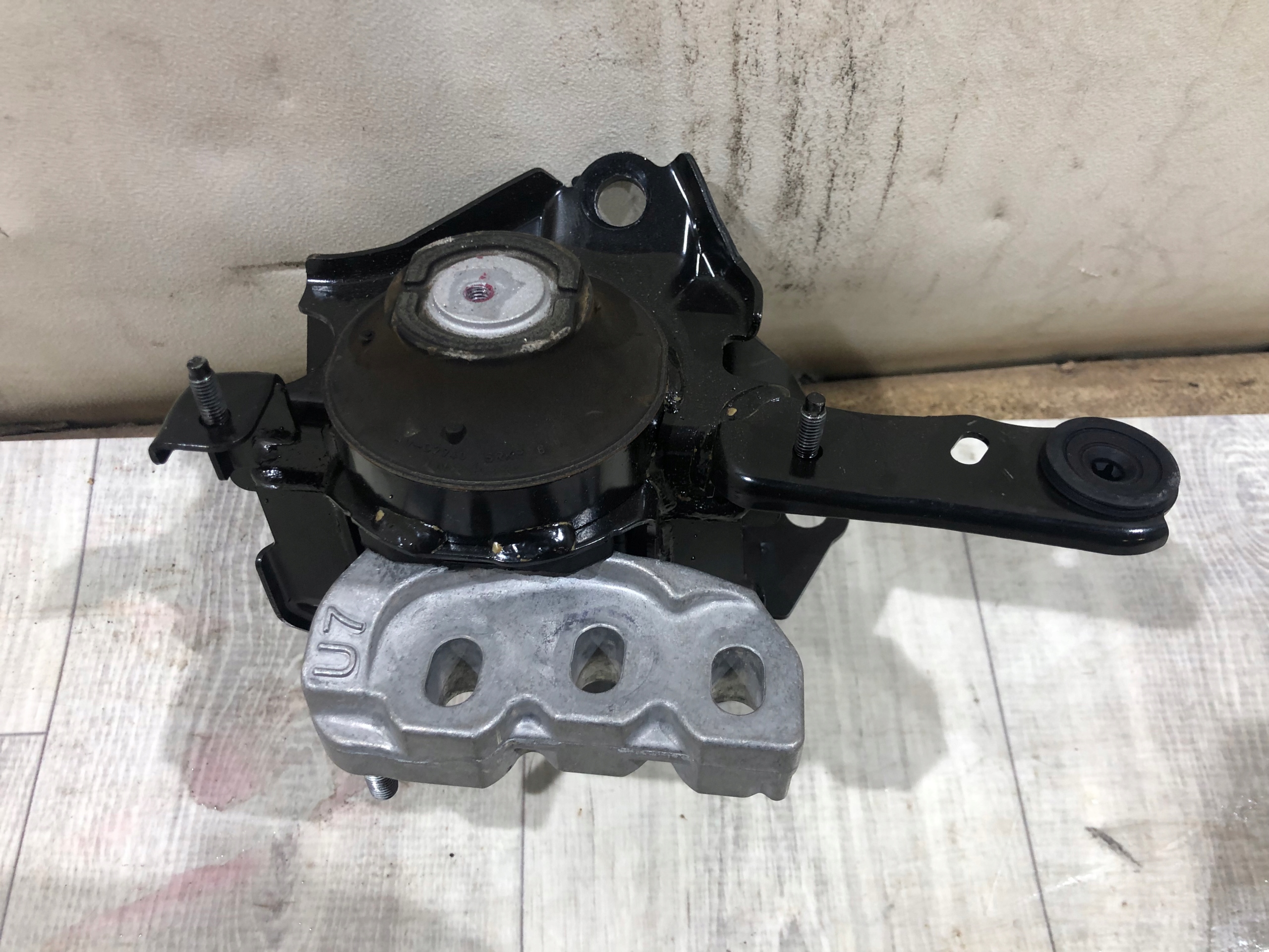 TOYOTA YARIS IV ЛАПА ПОДУШКА ДВИГУНА ГІБРИД НОВИЙ