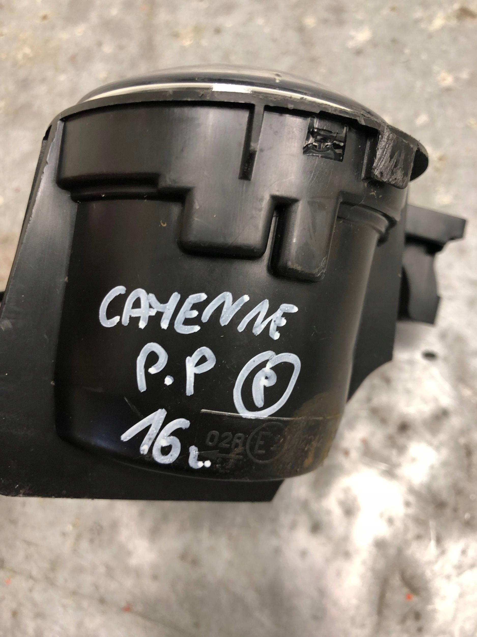 fog light right front PORSCHE CAYENNE 98163115402