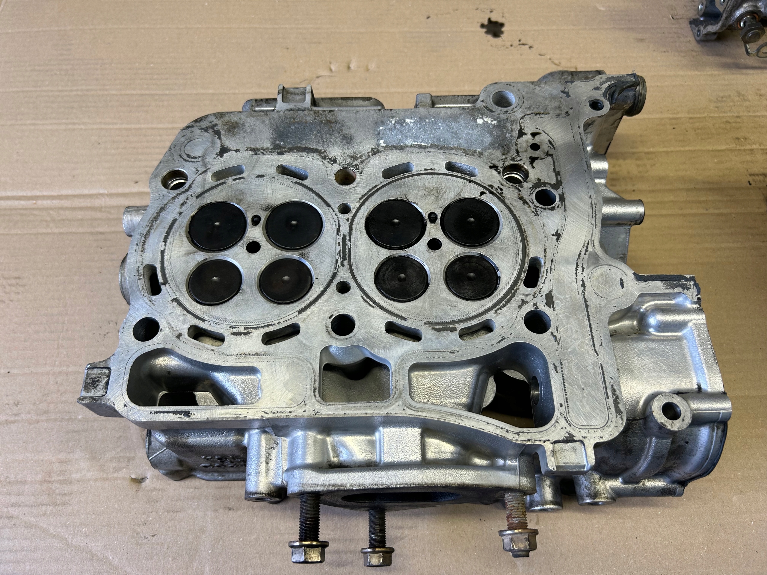 SUBARU LEGACY V 2,0 D head. right T20DRH106