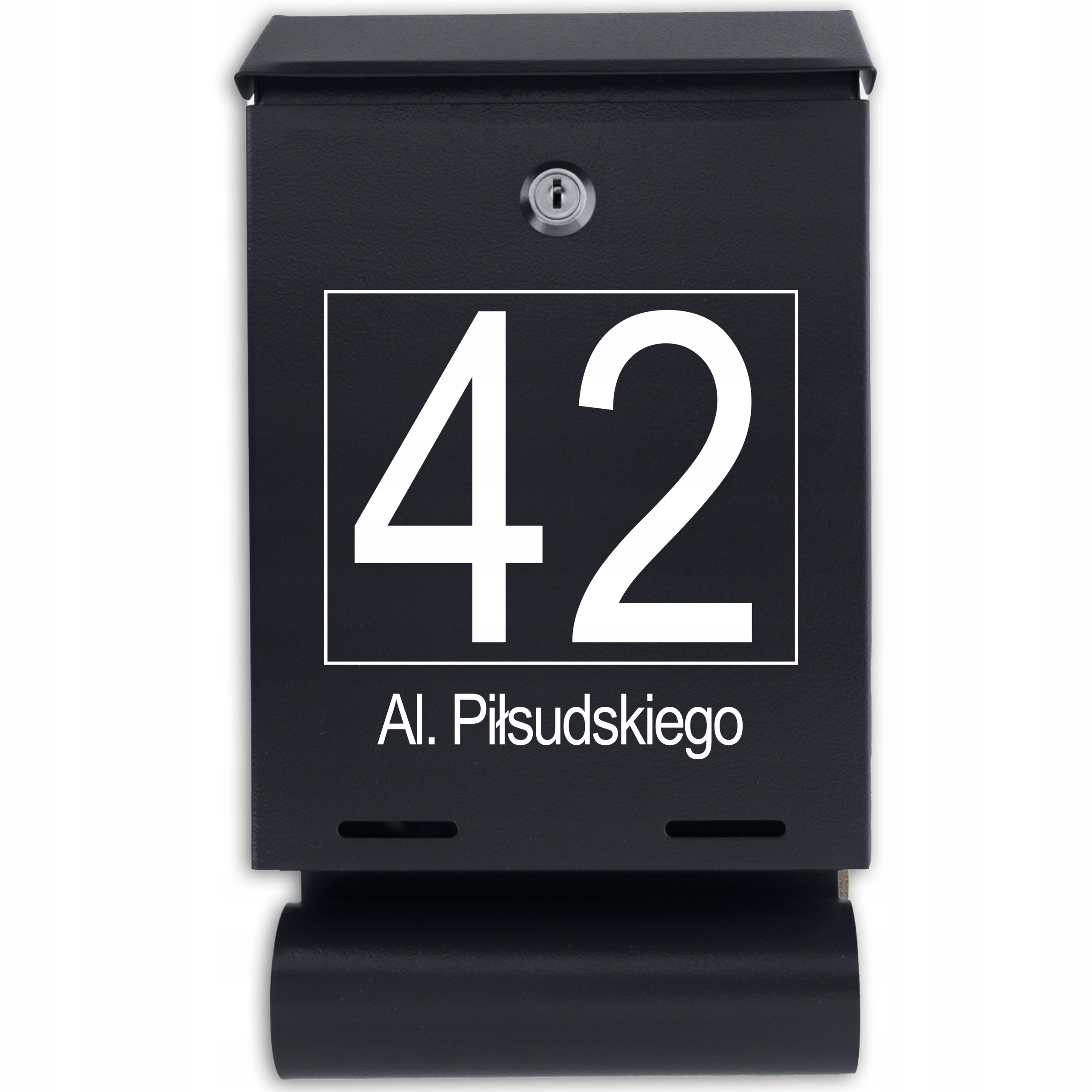 Černá matná poštovní schránka s tubou, personalizované číslo domu pro bránu