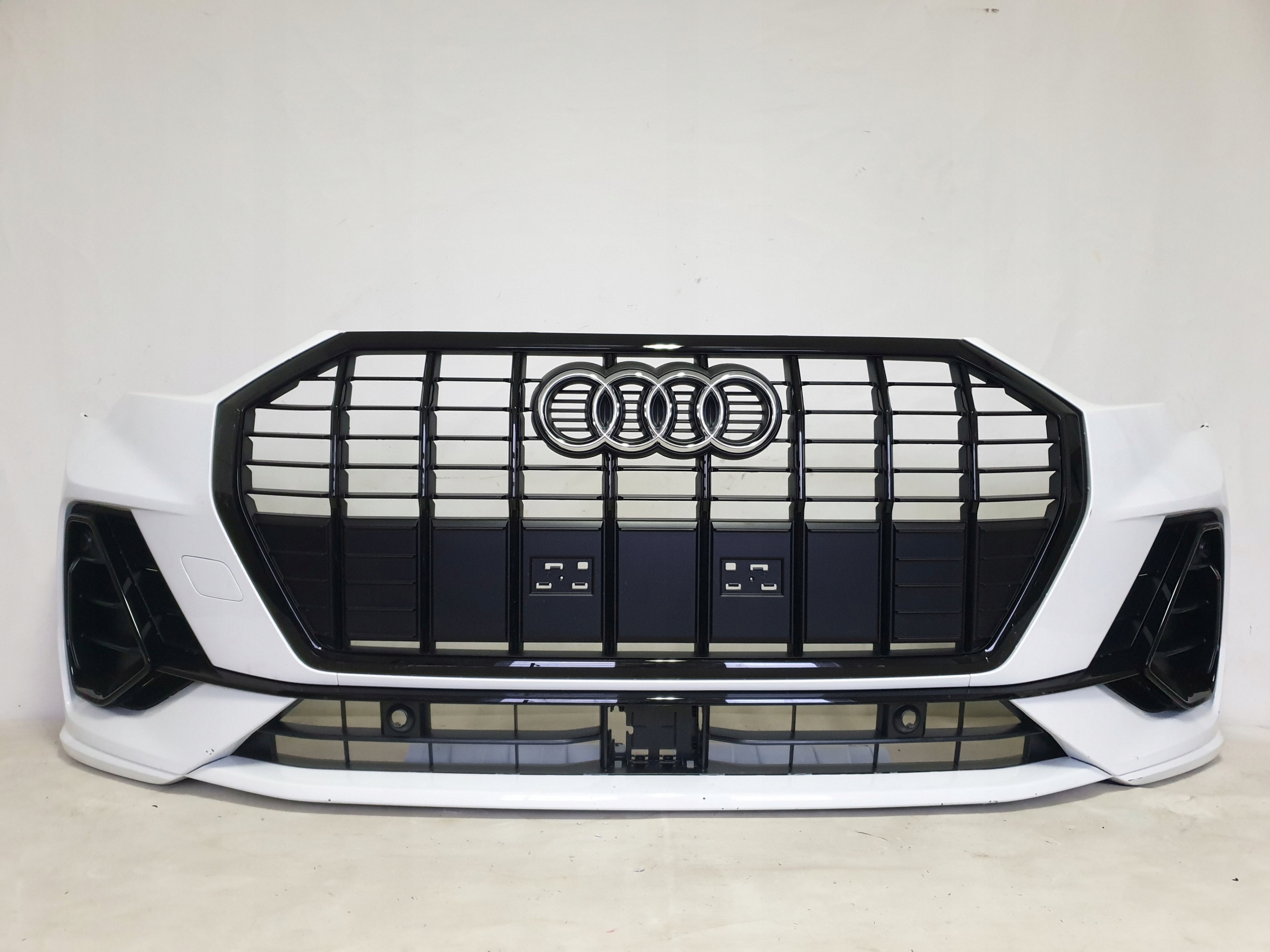AUDI Q3 II 83A S-LINE 19-25 bumper front 4 x PDC 83A807438D 83A807437D
