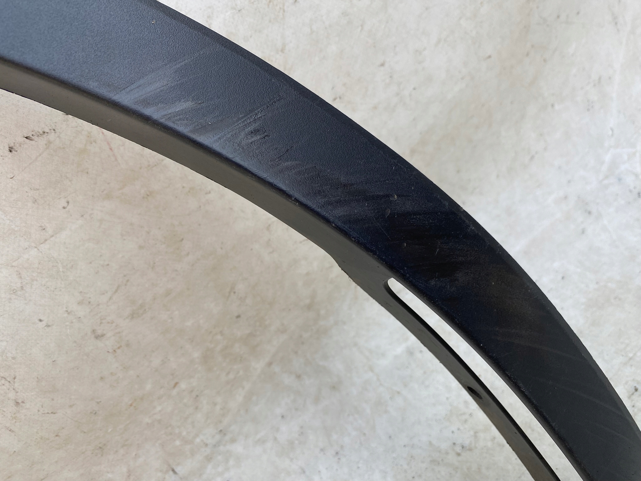TESLA Y moulding for fender right front 1683860-00-A