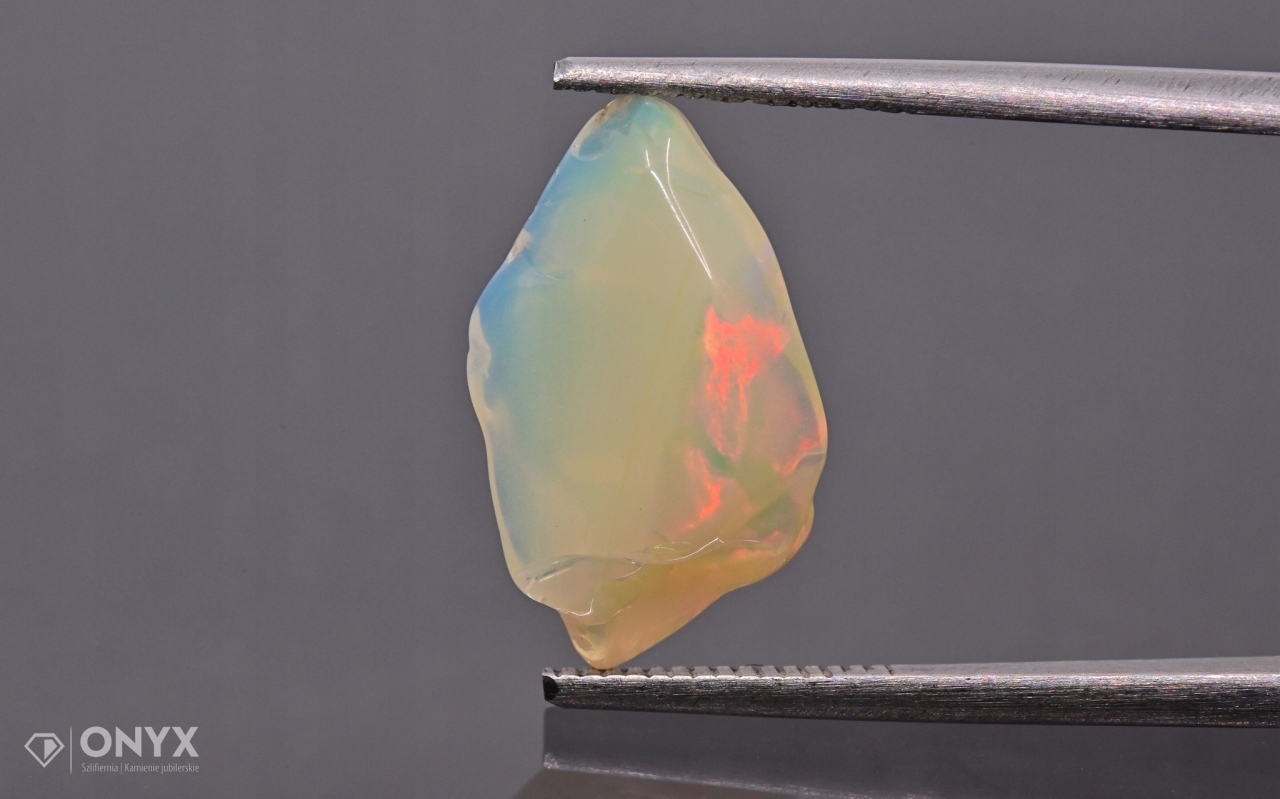 Opal z Etiopie hrudka 16x9 mm