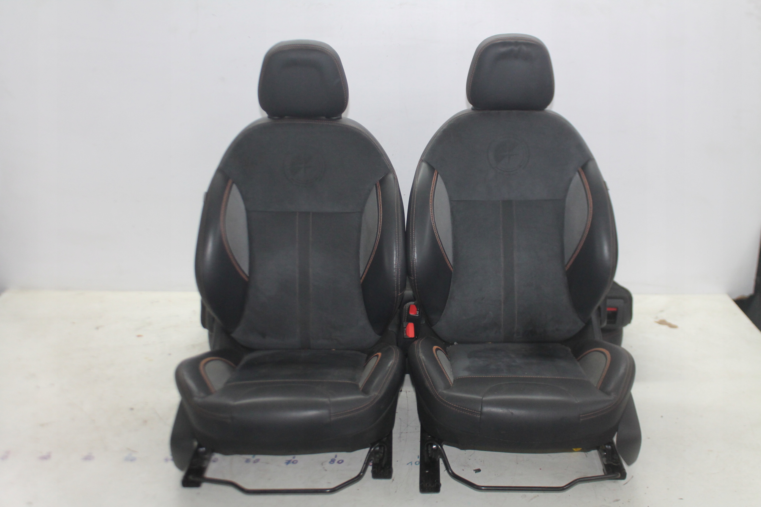 Sitze KOMPLET Halbleder COMPASS PEUGEOT 2008 und 13-19
