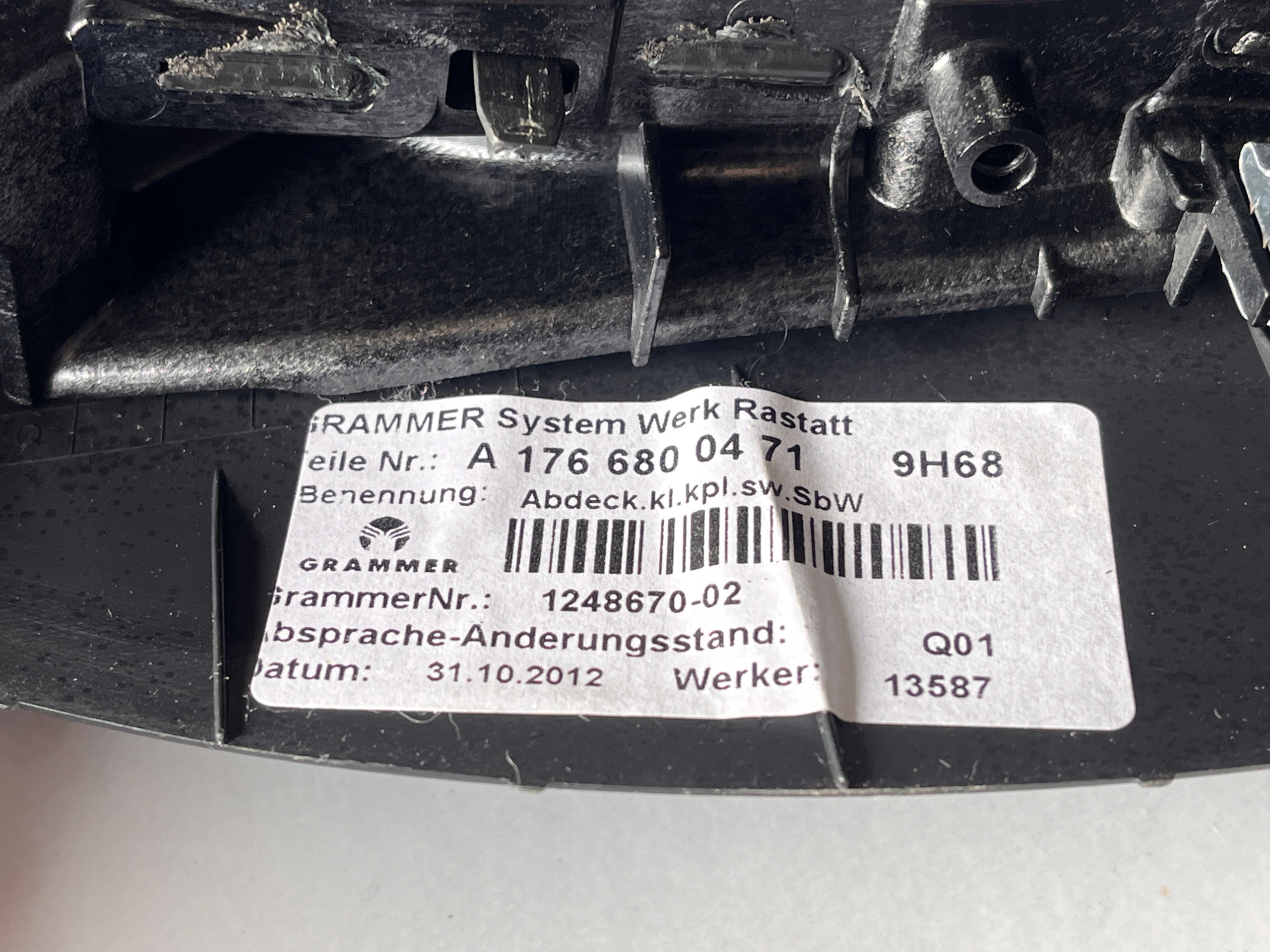 MERCEDES A KLASA W176 frame DEKOR TUNELU A1766800471