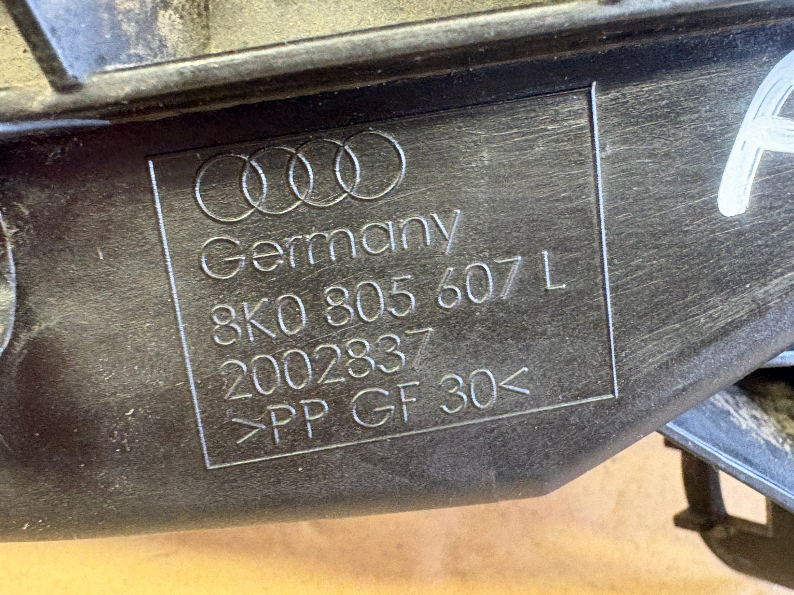 AUDI A4 B8 support lights left front 8K0805607L