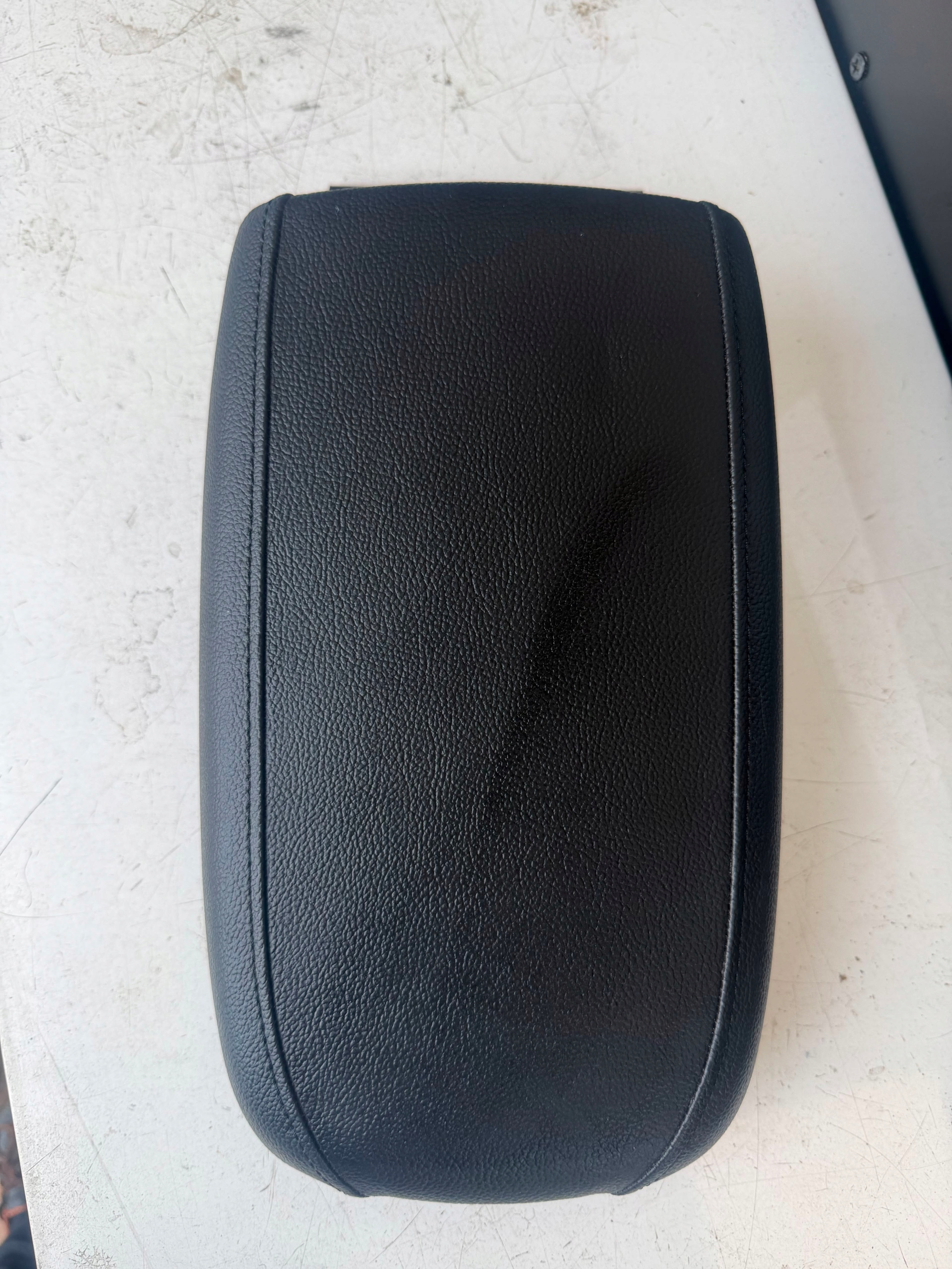 KIA CEED III armrest black leather 2018