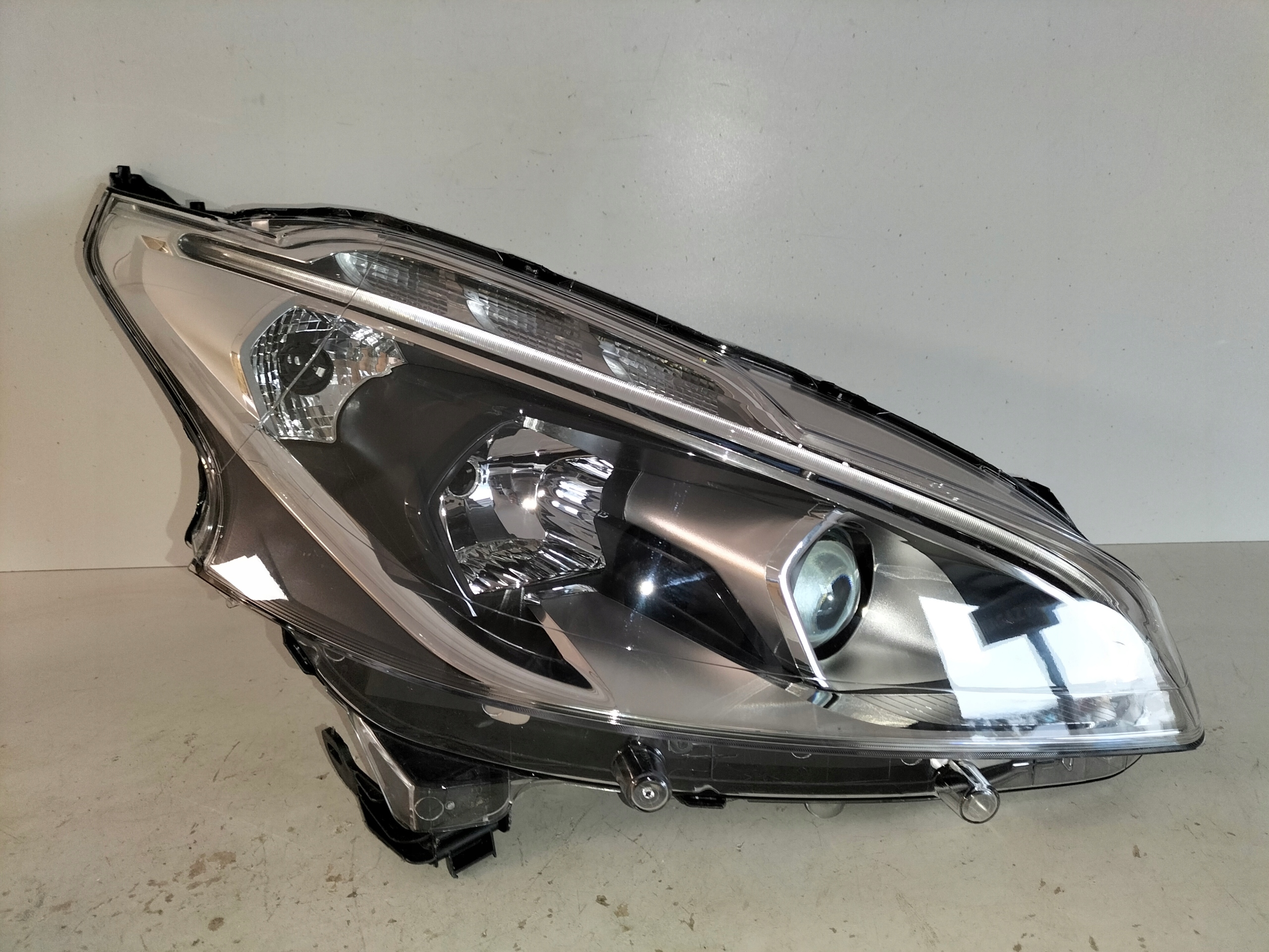 light front reflektor right PEUGEOT 208 LIFT 15-19